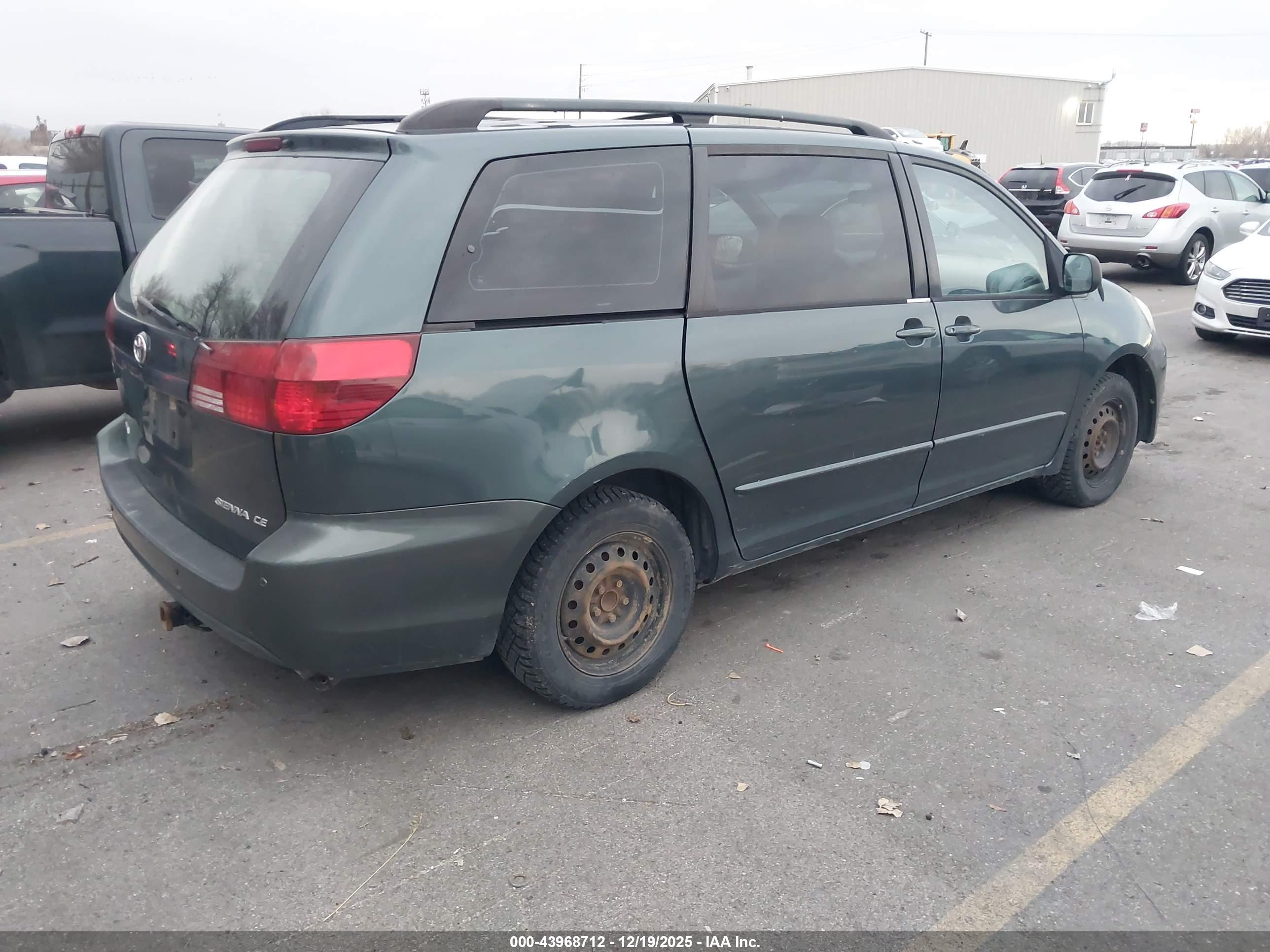 TOYOTA SIENNA image 4