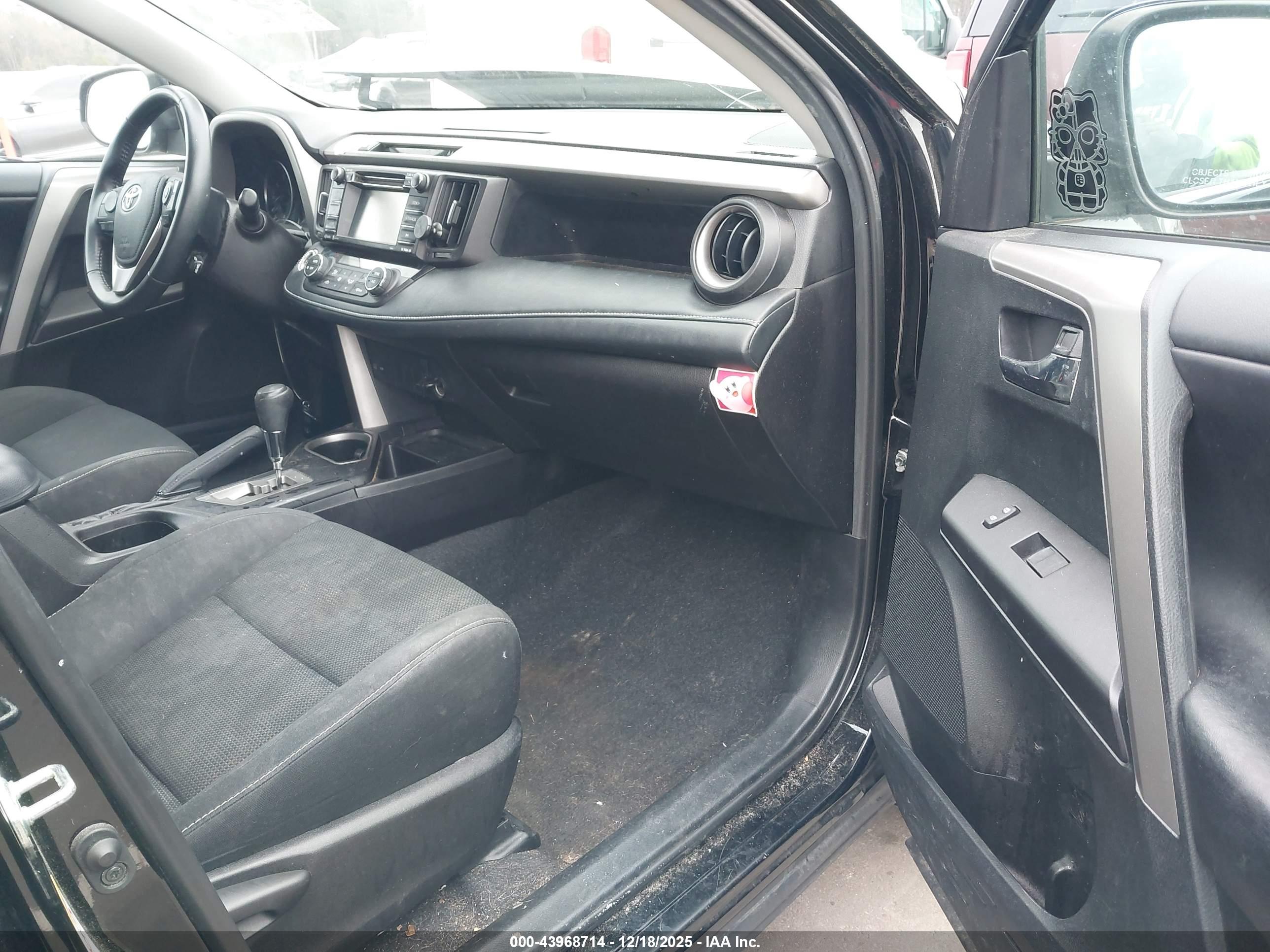 TOYOTA RAV4 image 5
