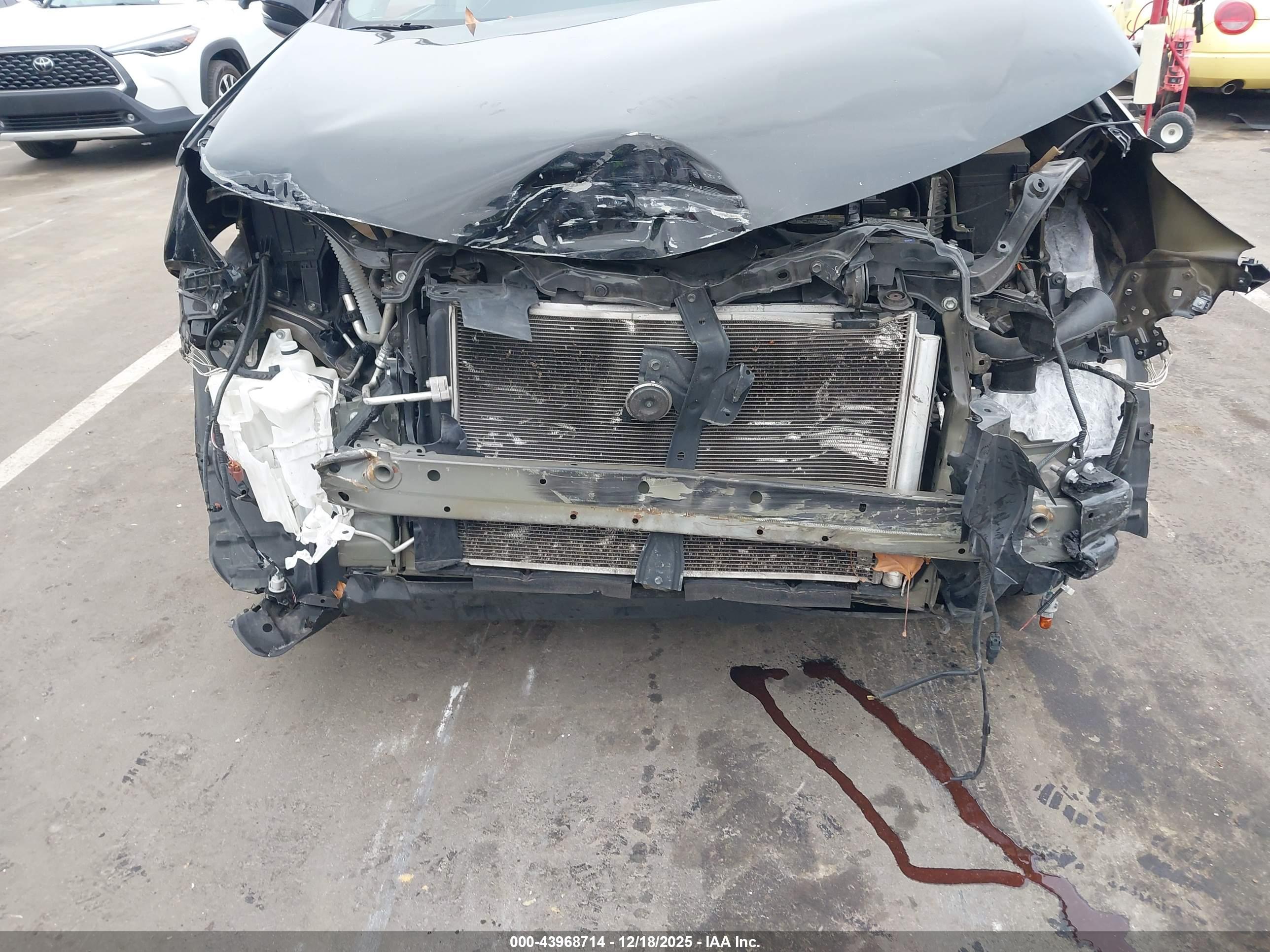 TOYOTA RAV4 image 6