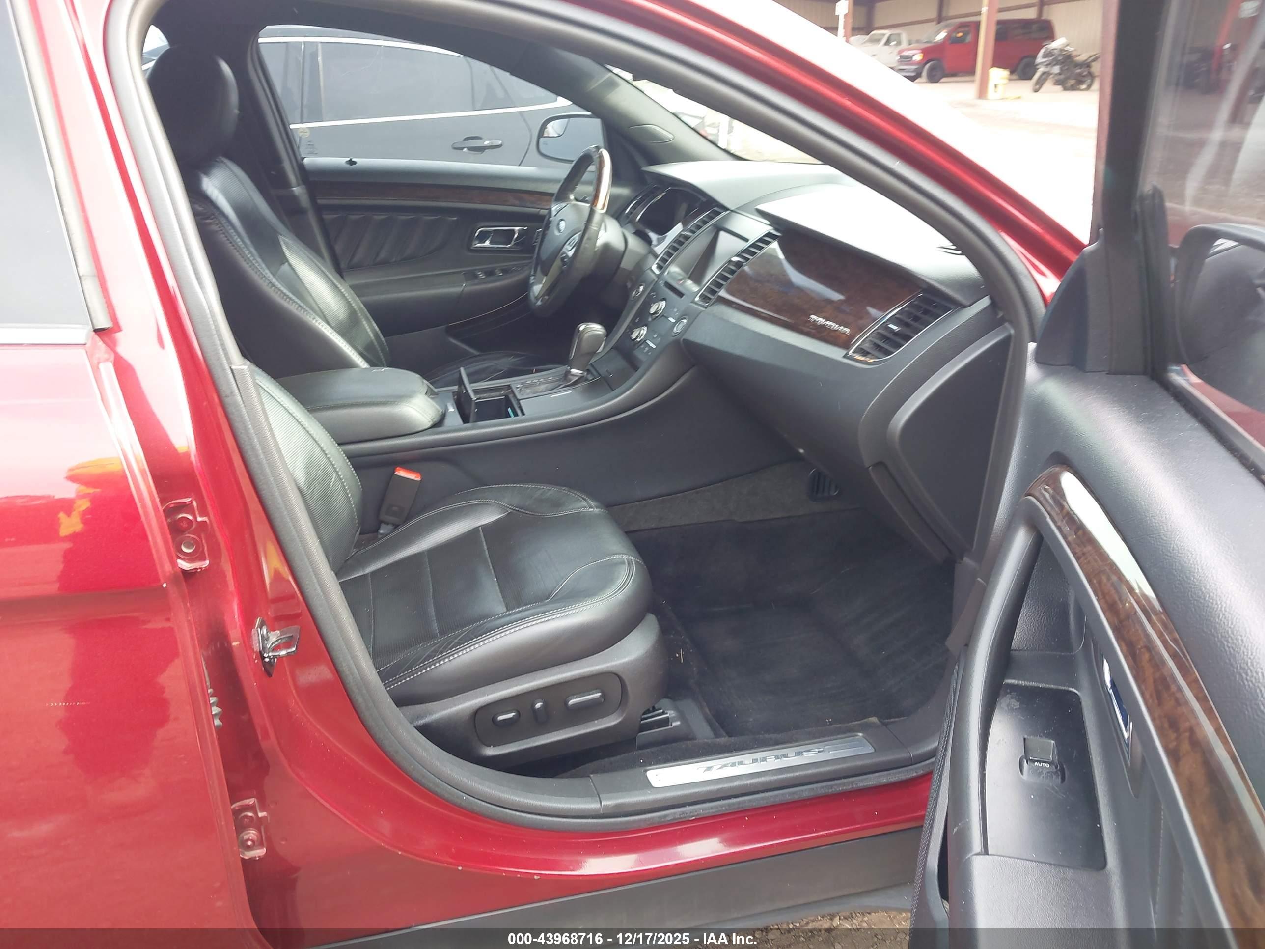 FORD TAURUS image 5