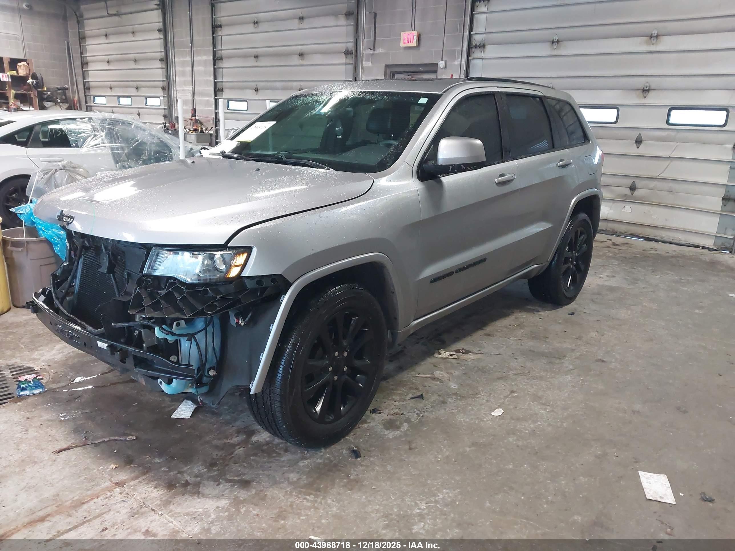 JEEP GRAND image 2