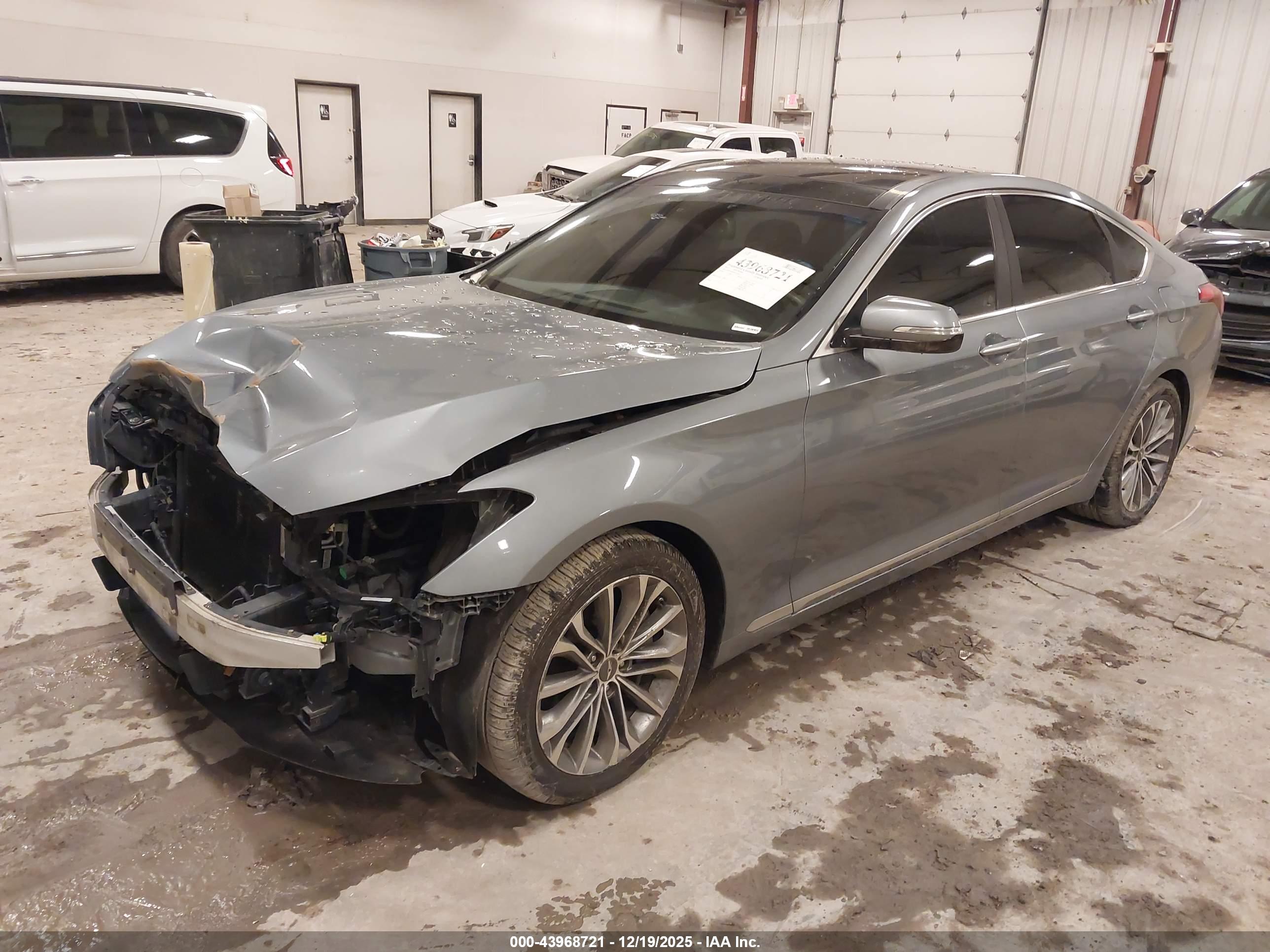 HYUNDAI GENESIS image 2