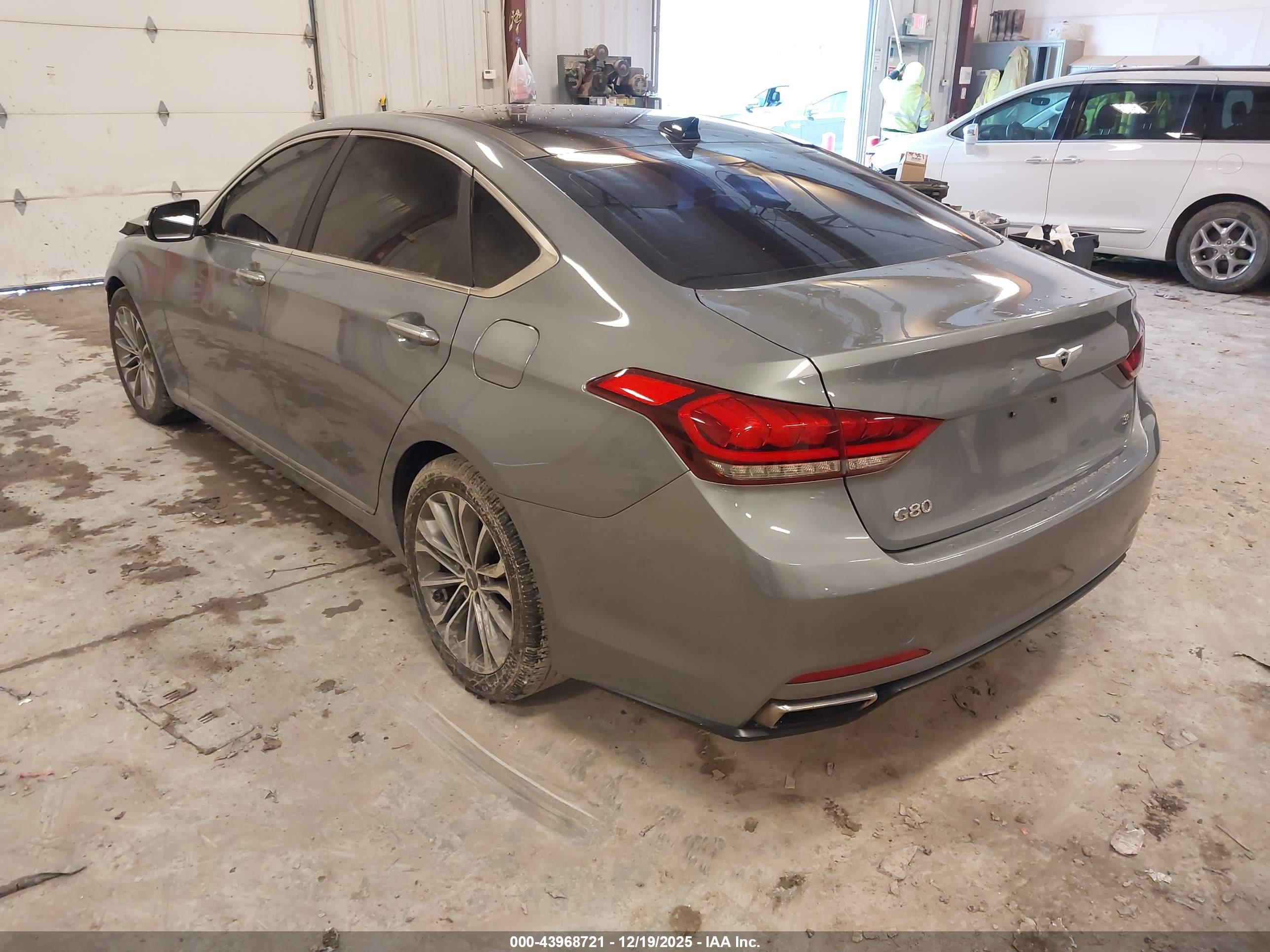 HYUNDAI GENESIS image 3