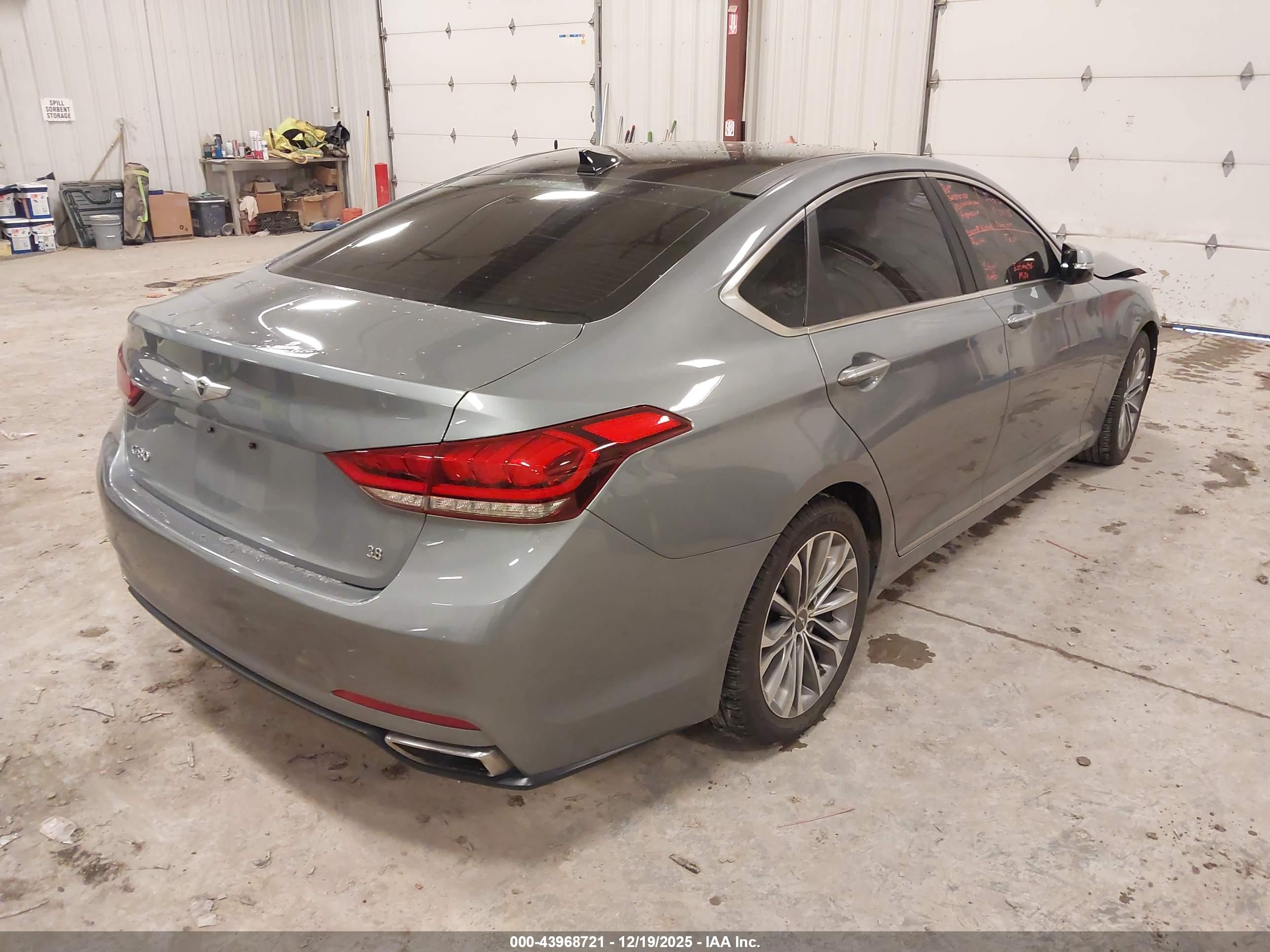 HYUNDAI GENESIS image 4
