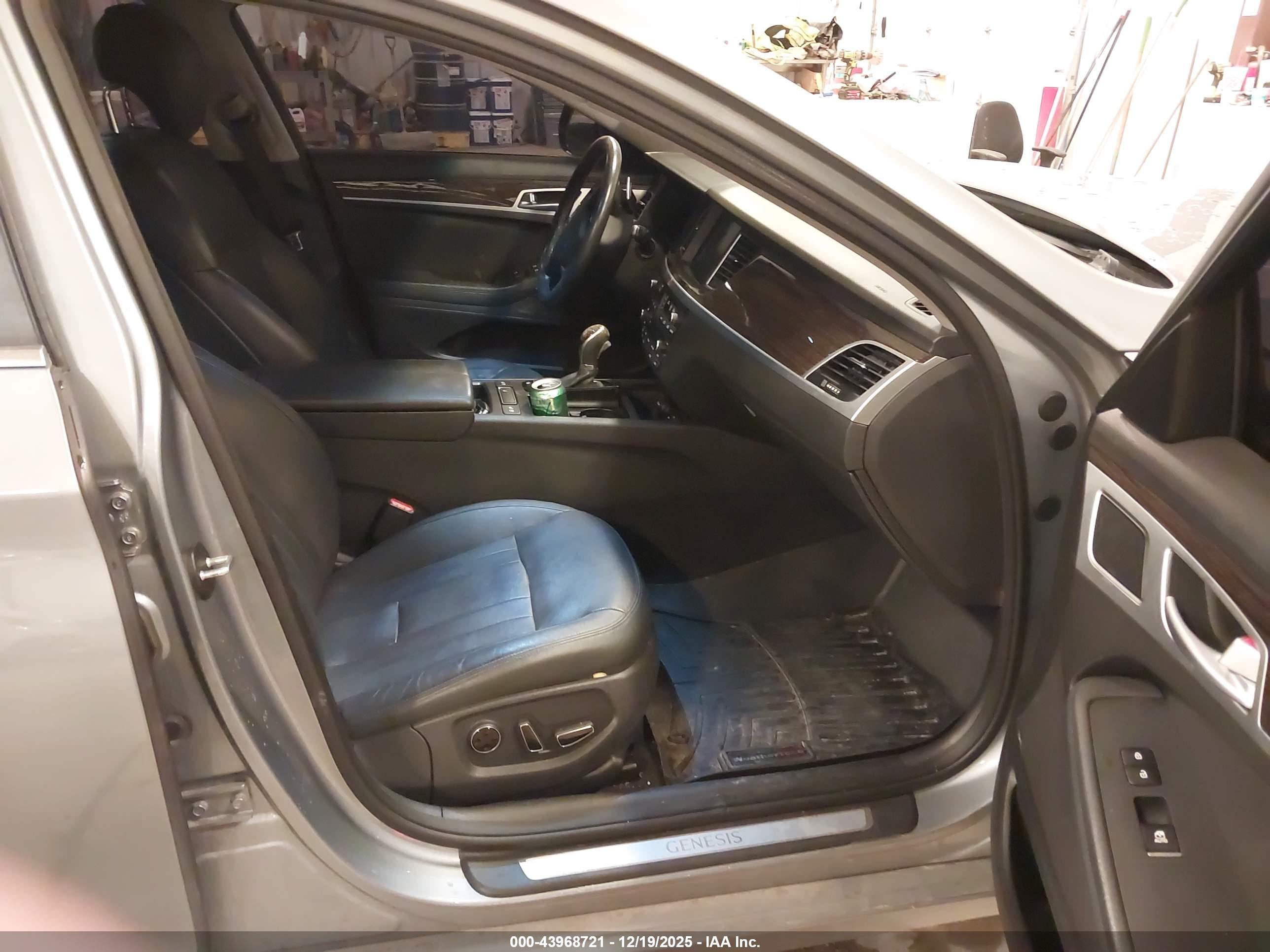 HYUNDAI GENESIS image 5
