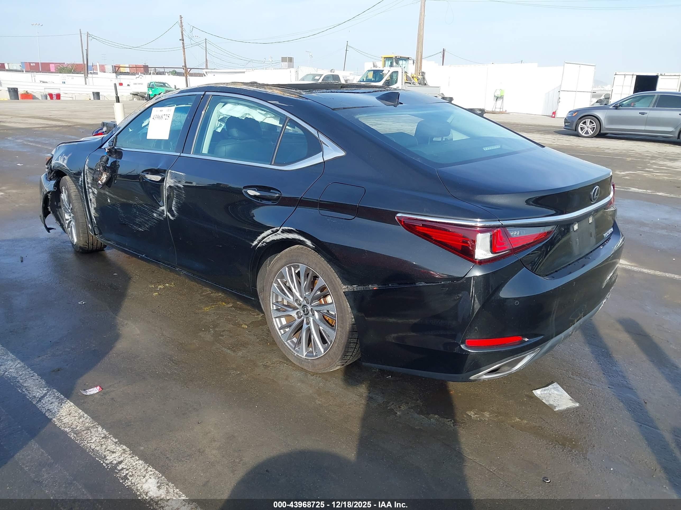 LEXUS ES image 3