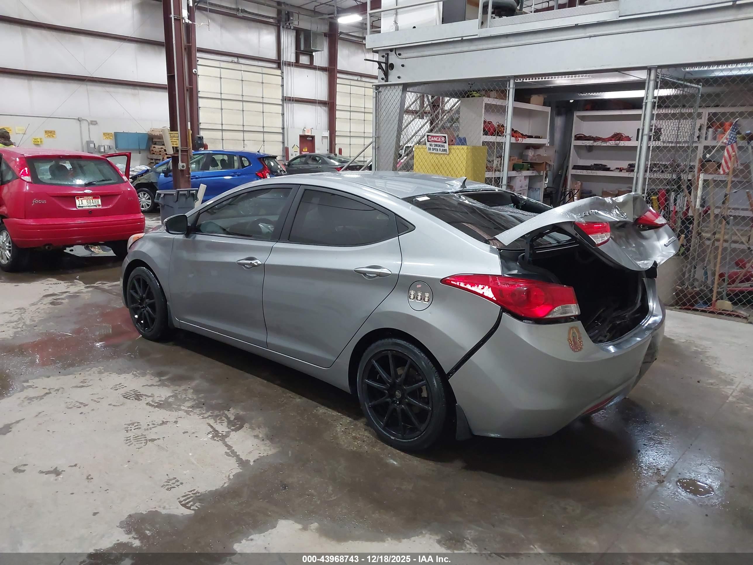 HYUNDAI ELANTRA image 3