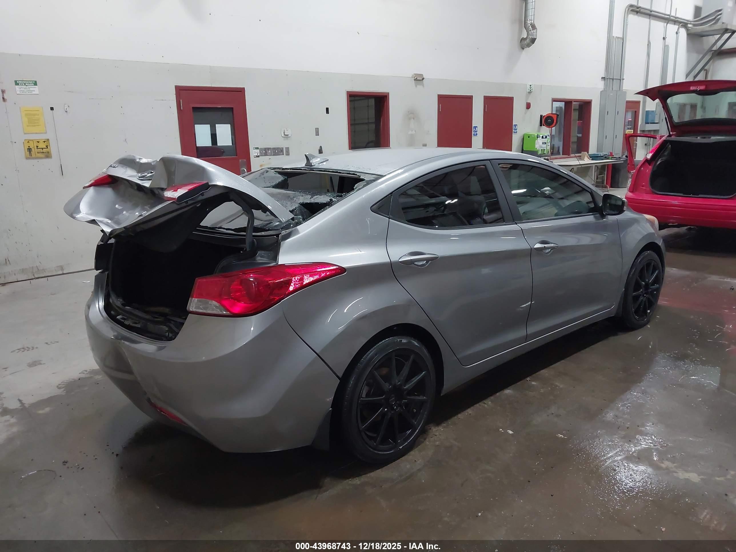 HYUNDAI ELANTRA image 4