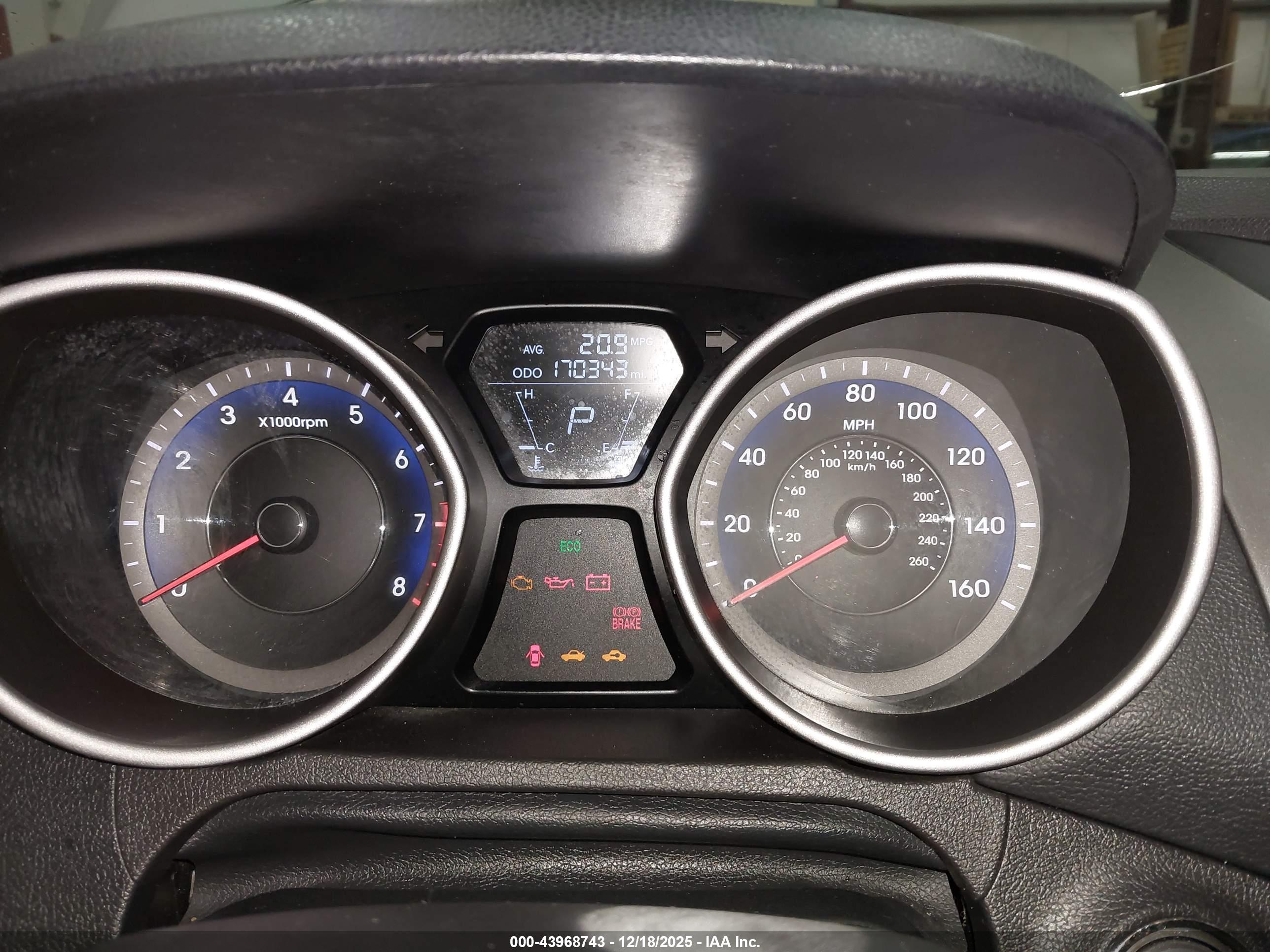 HYUNDAI ELANTRA image 7