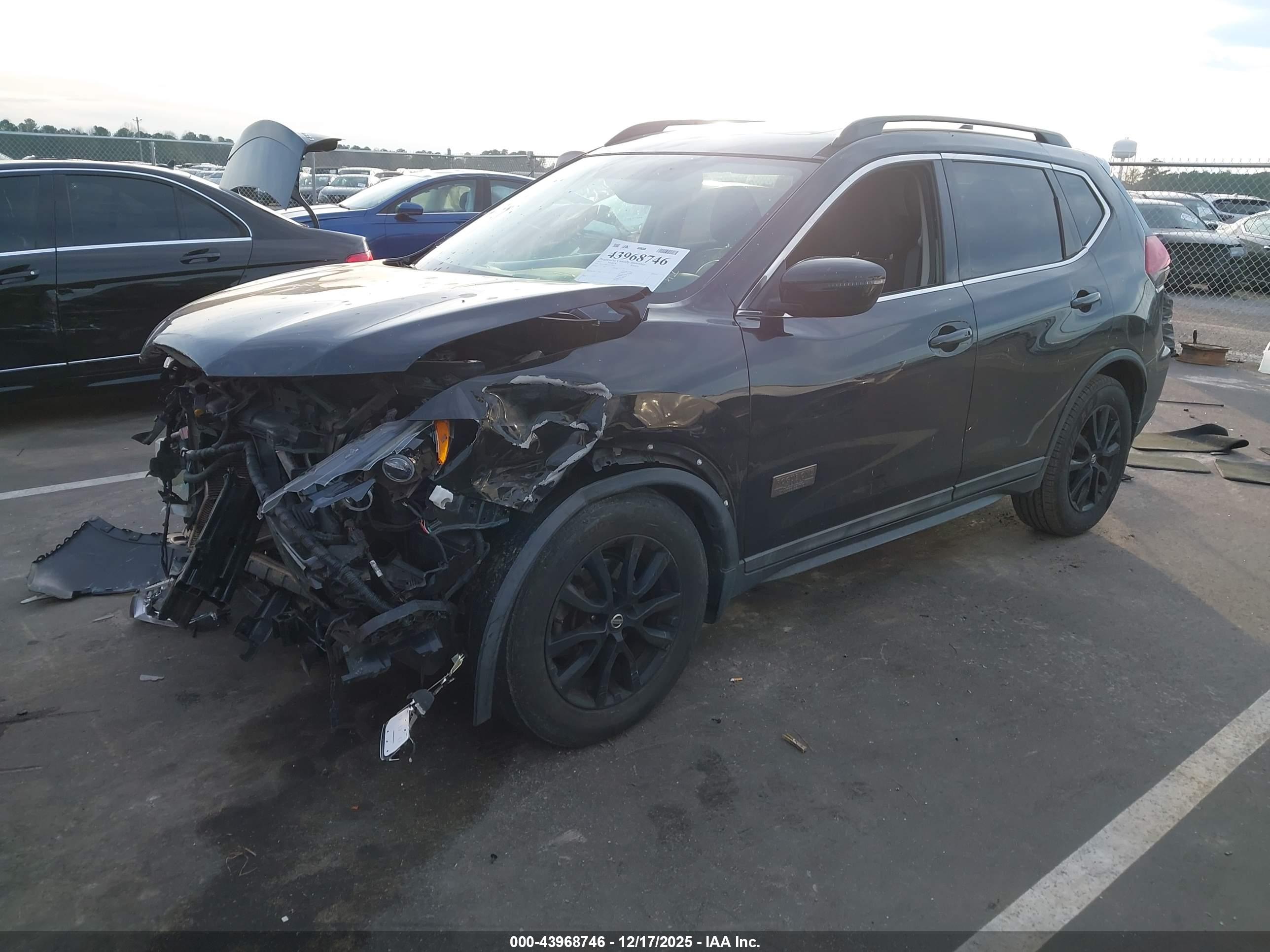 NISSAN ROGUE image 2