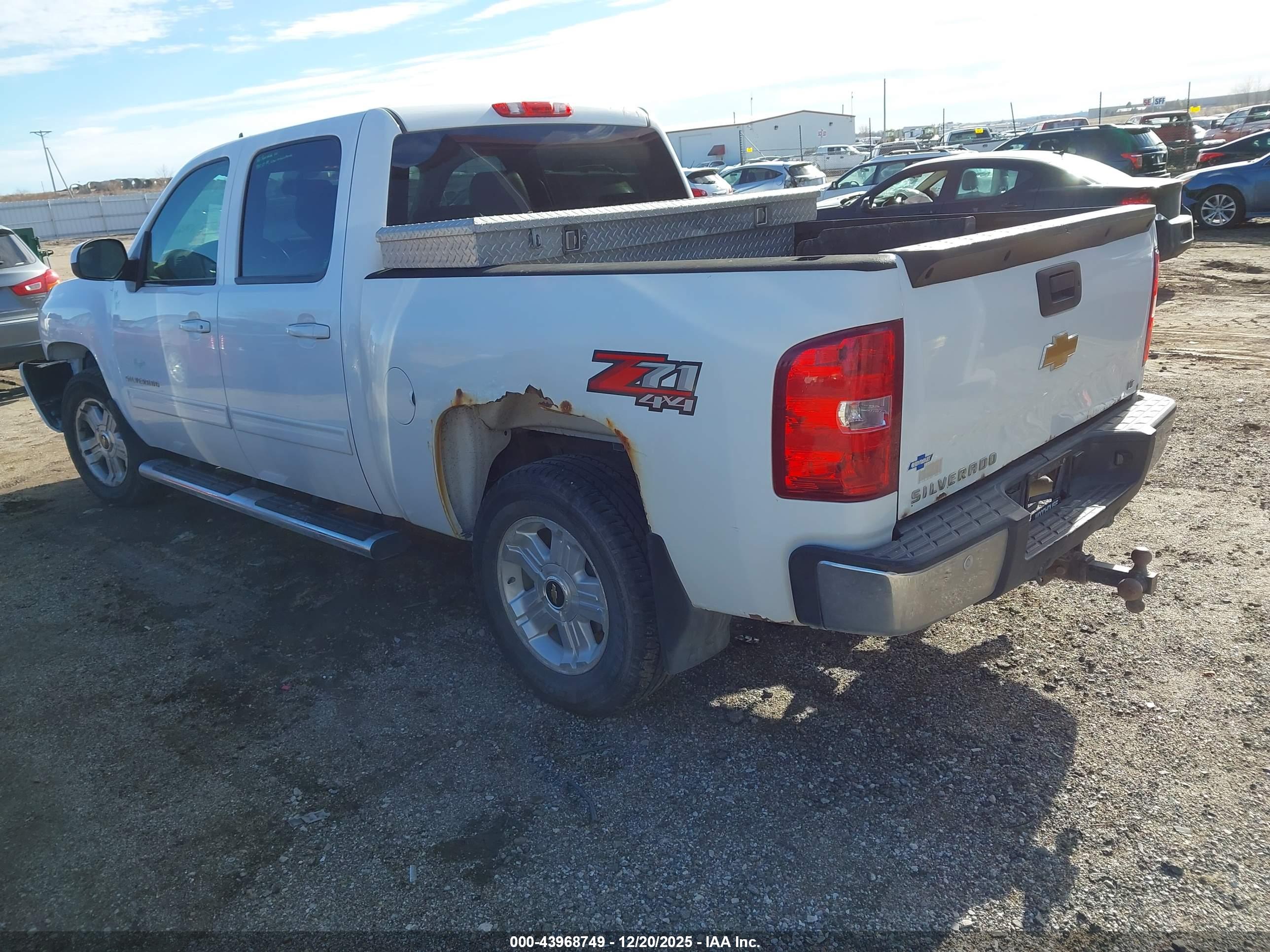 CHEVROLET SILVERADO image 3