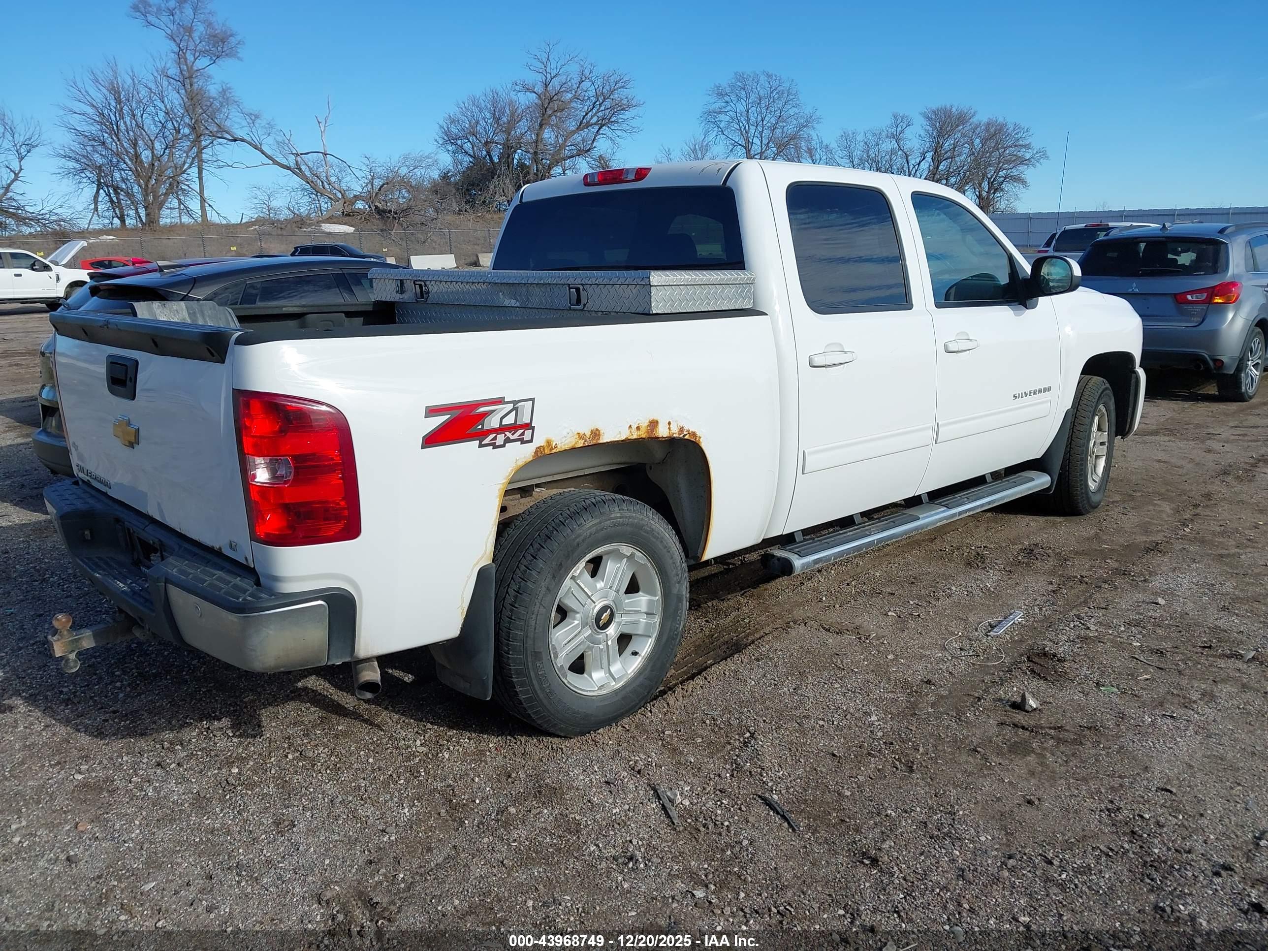 CHEVROLET SILVERADO image 4