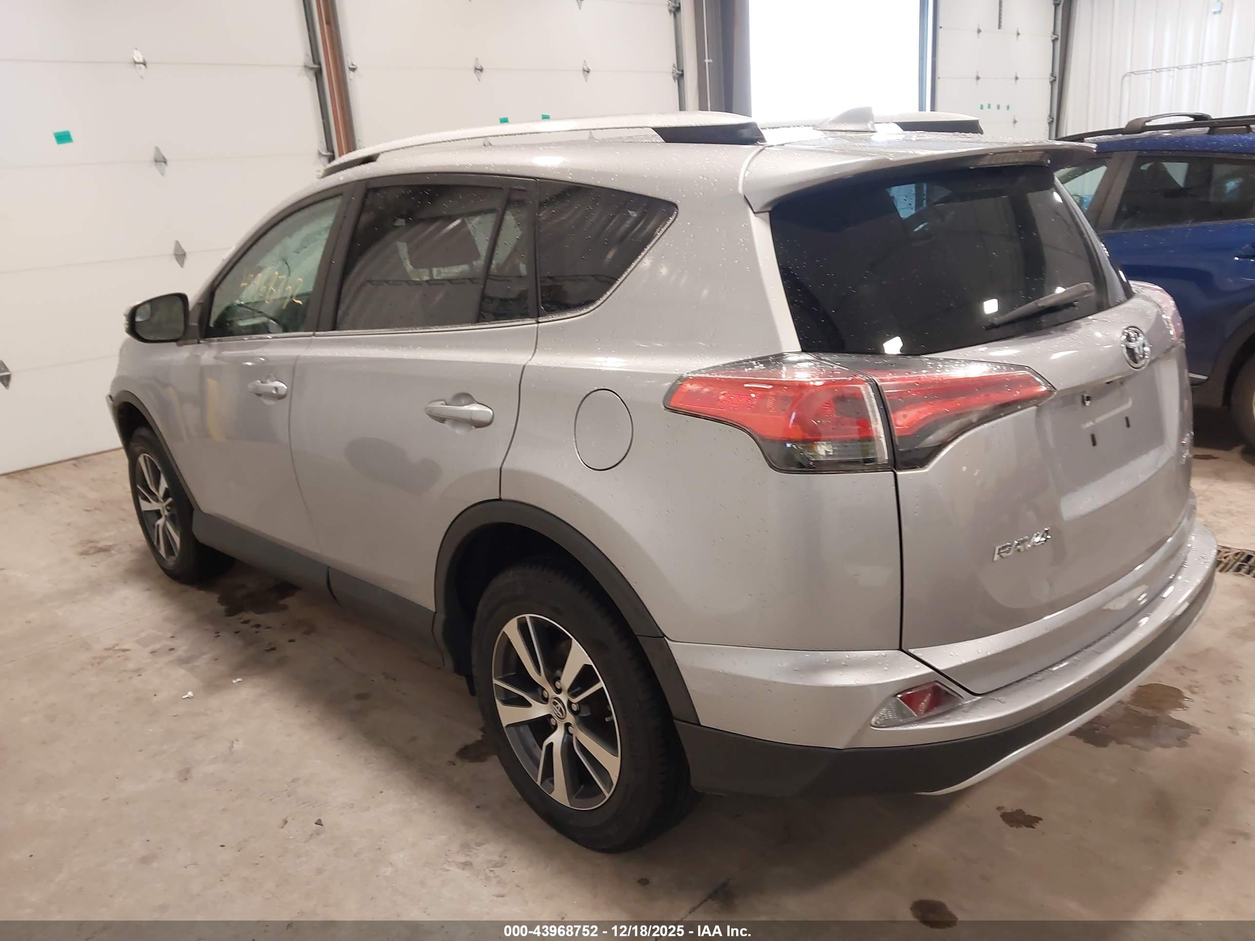 TOYOTA RAV4 image 3