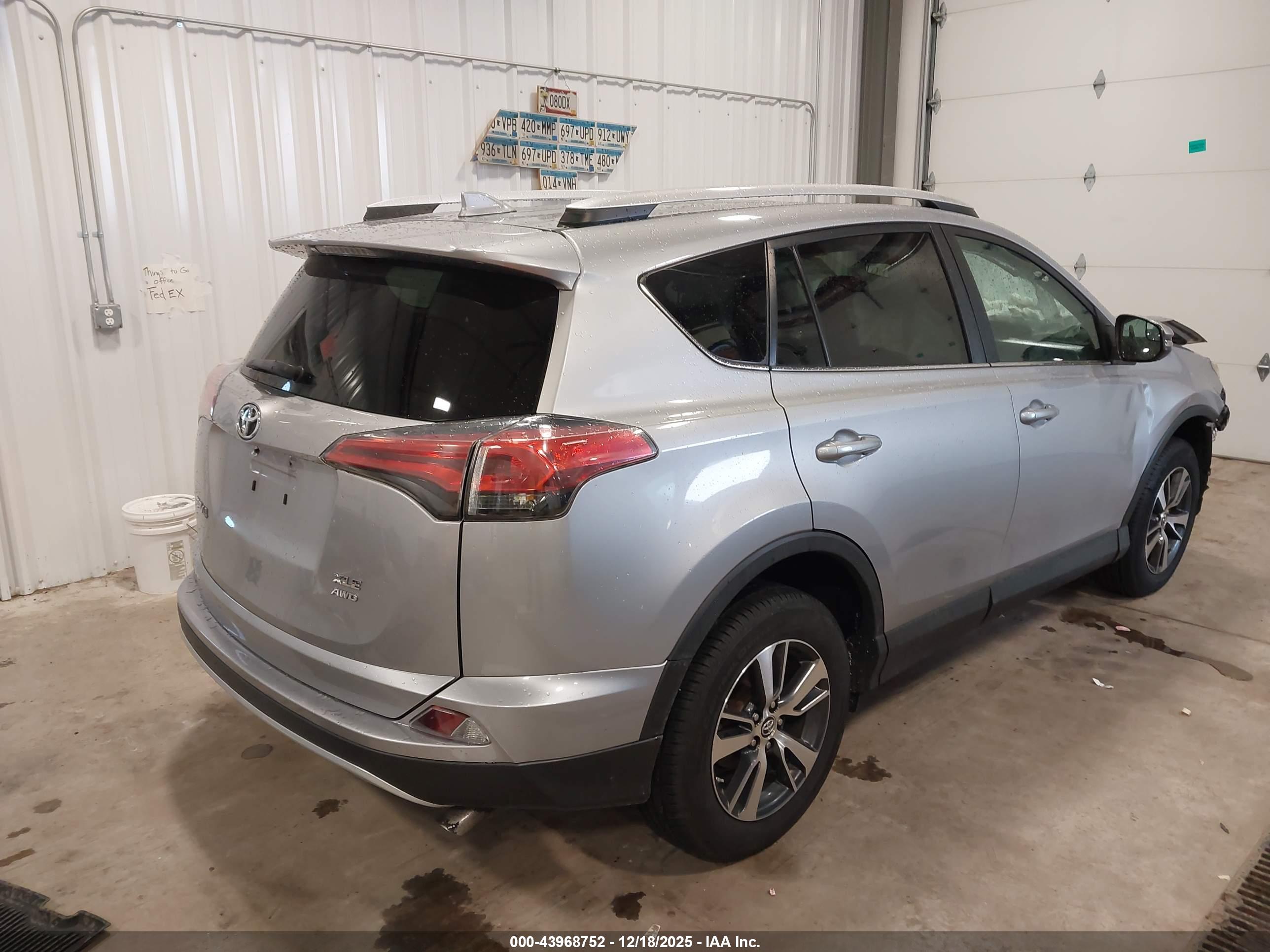 TOYOTA RAV4 image 4