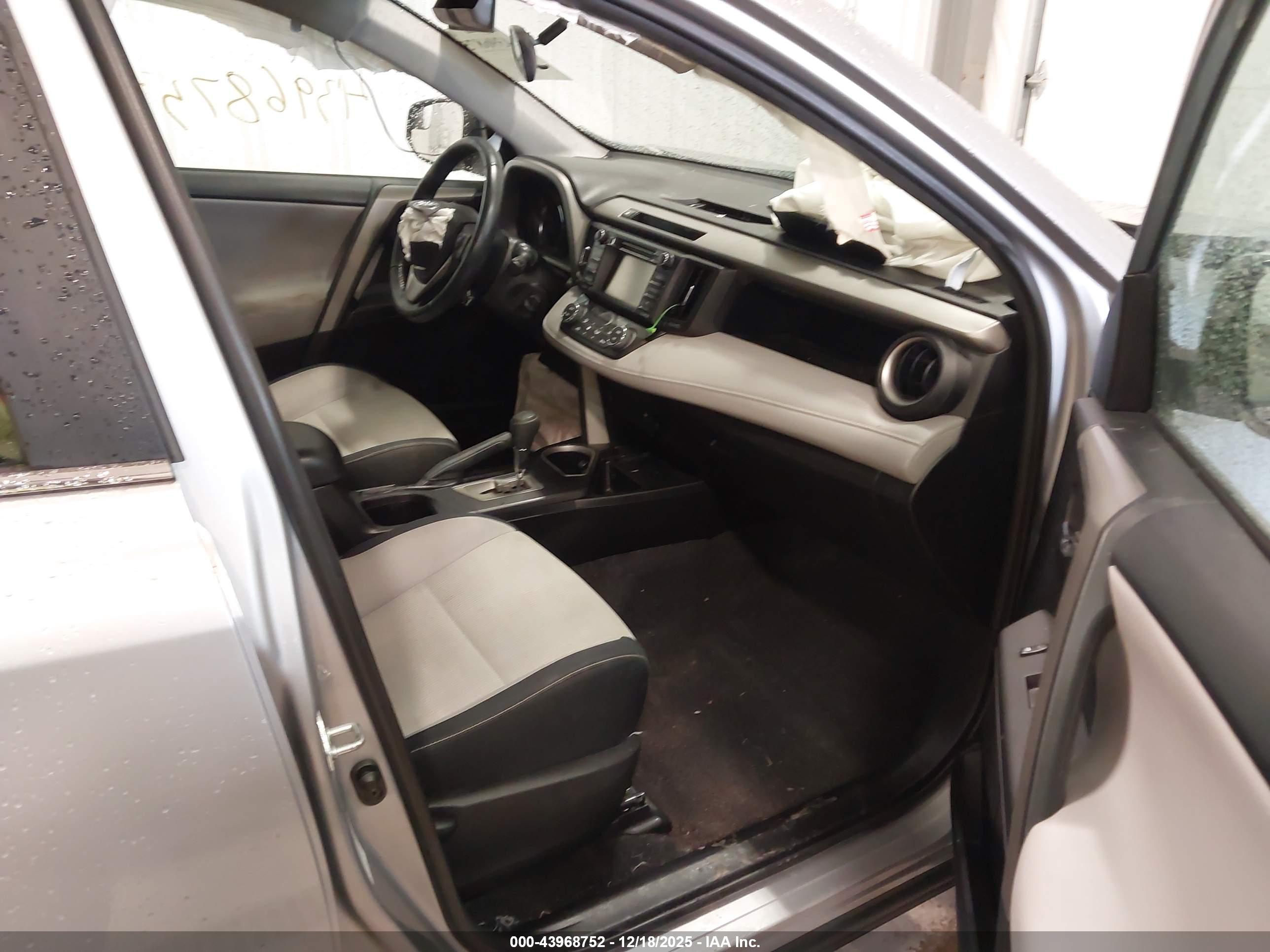TOYOTA RAV4 image 5