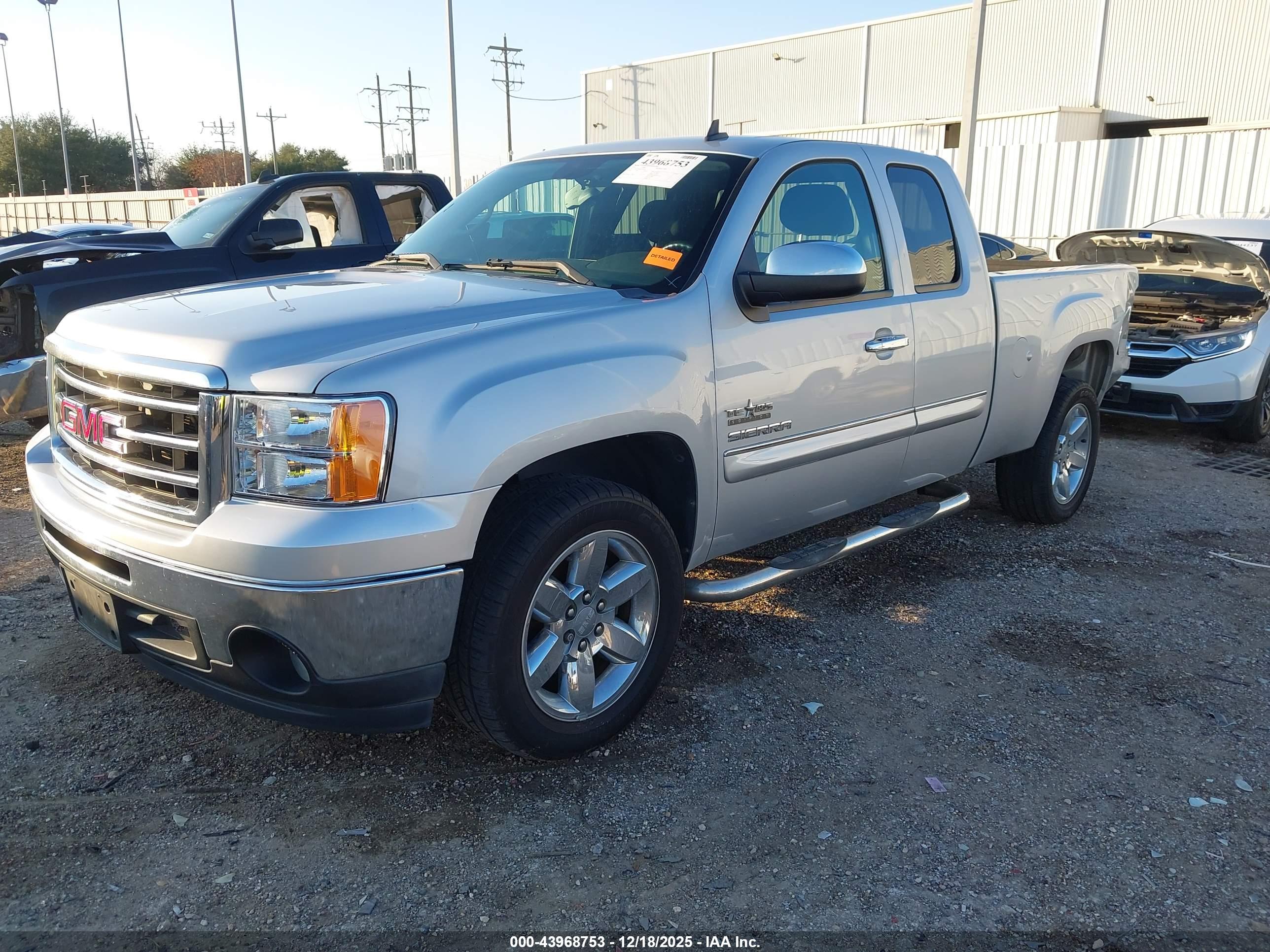 GMC SIERRA image 2