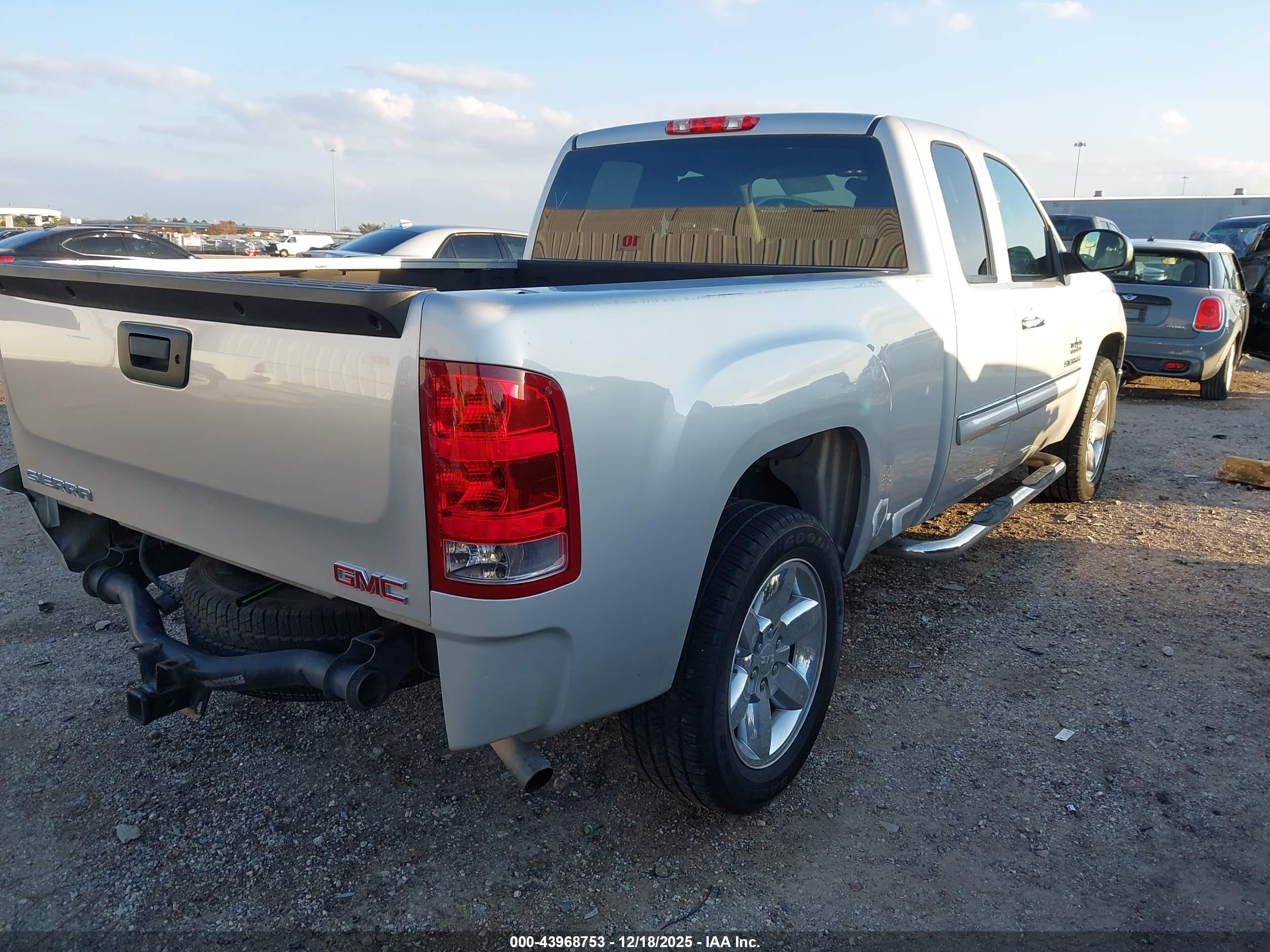 GMC SIERRA image 4