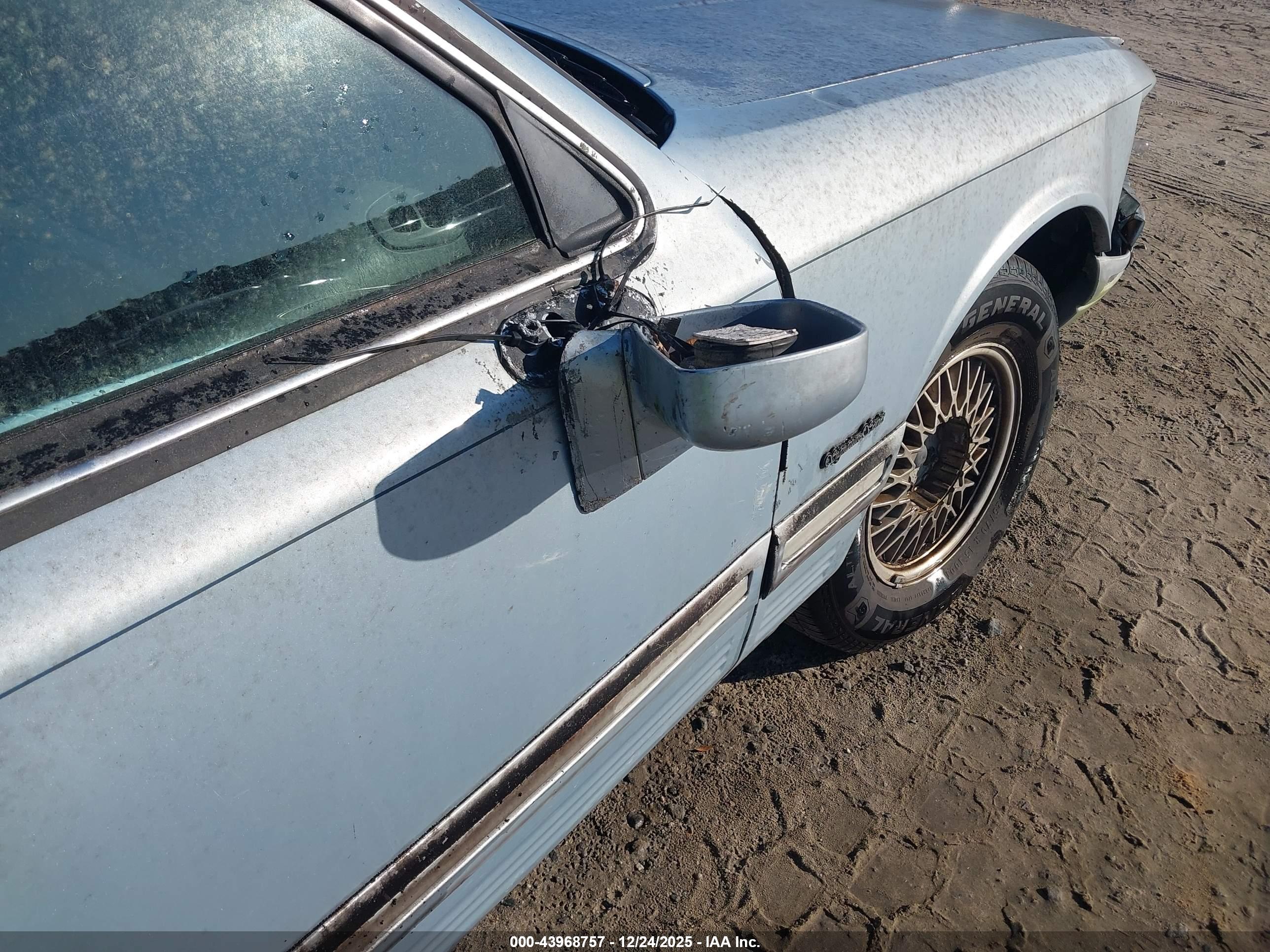 LINCOLN TOWN image 6