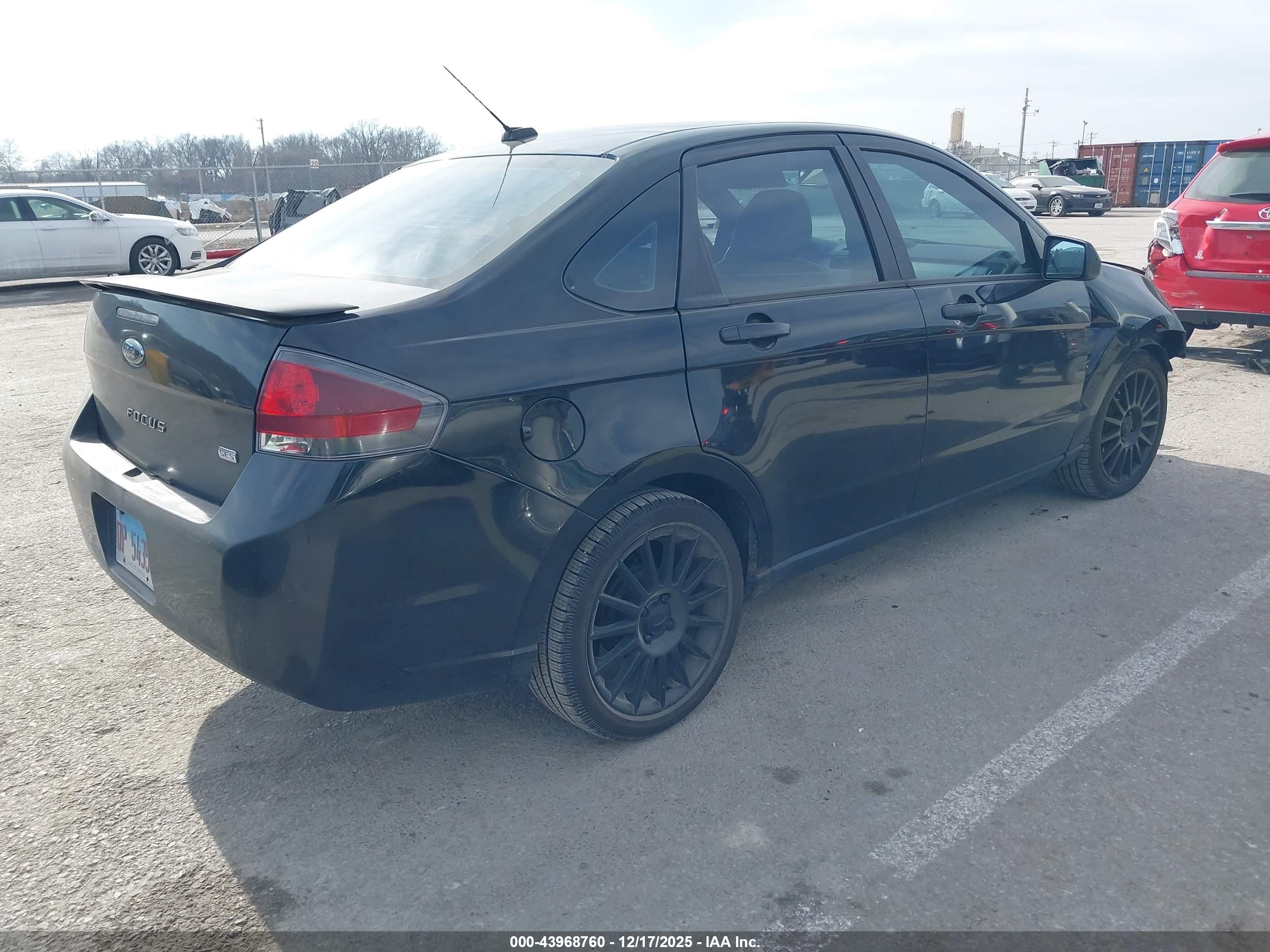 FORD FOCUS image 4