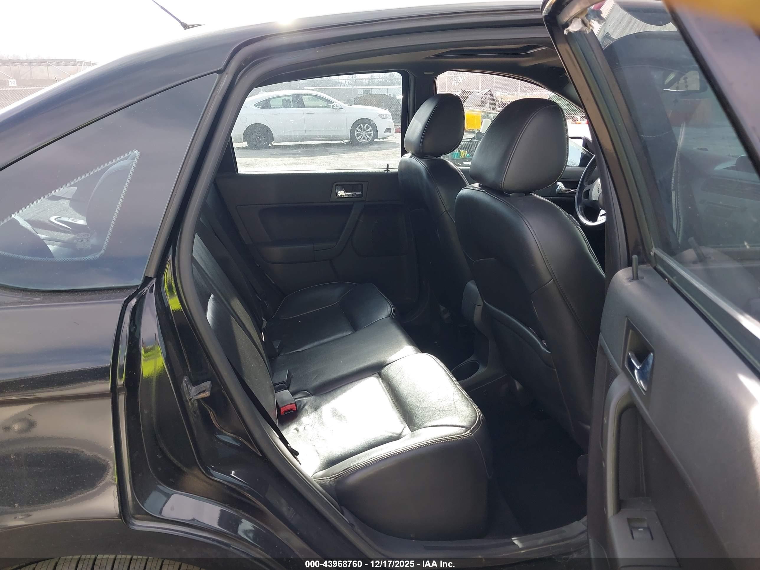 FORD FOCUS image 8