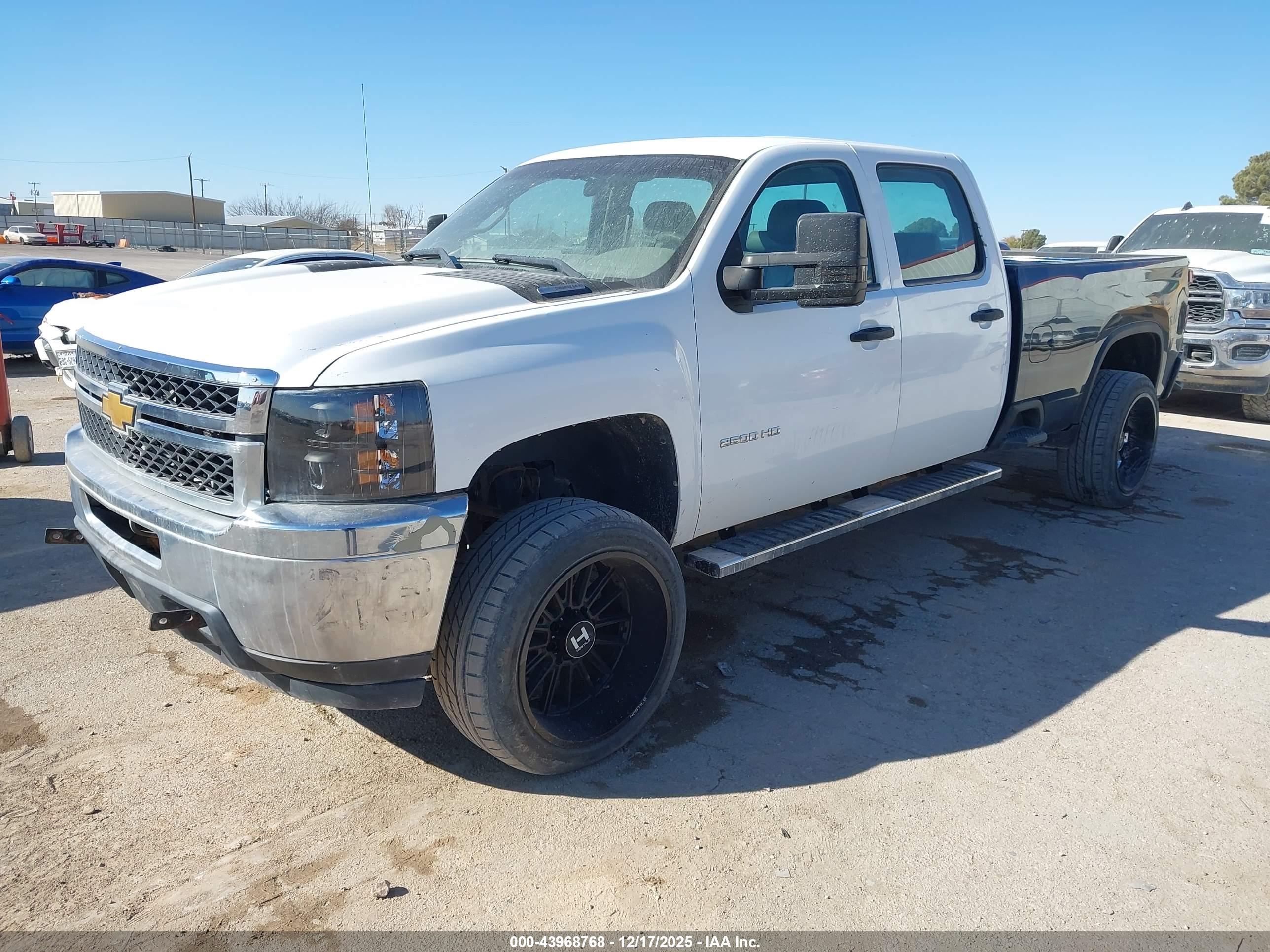 CHEVROLET SILVERADO image 2