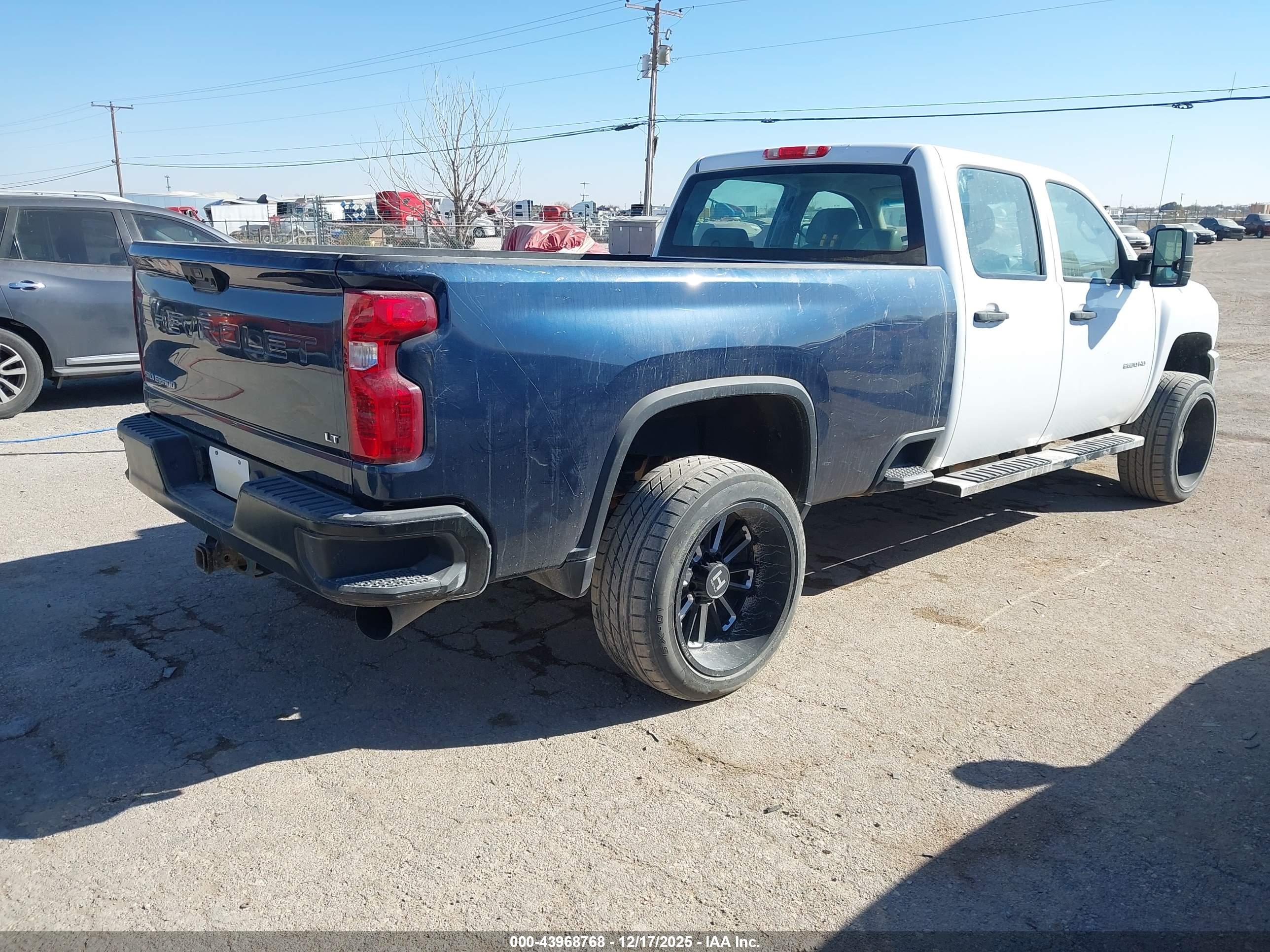 CHEVROLET SILVERADO image 4