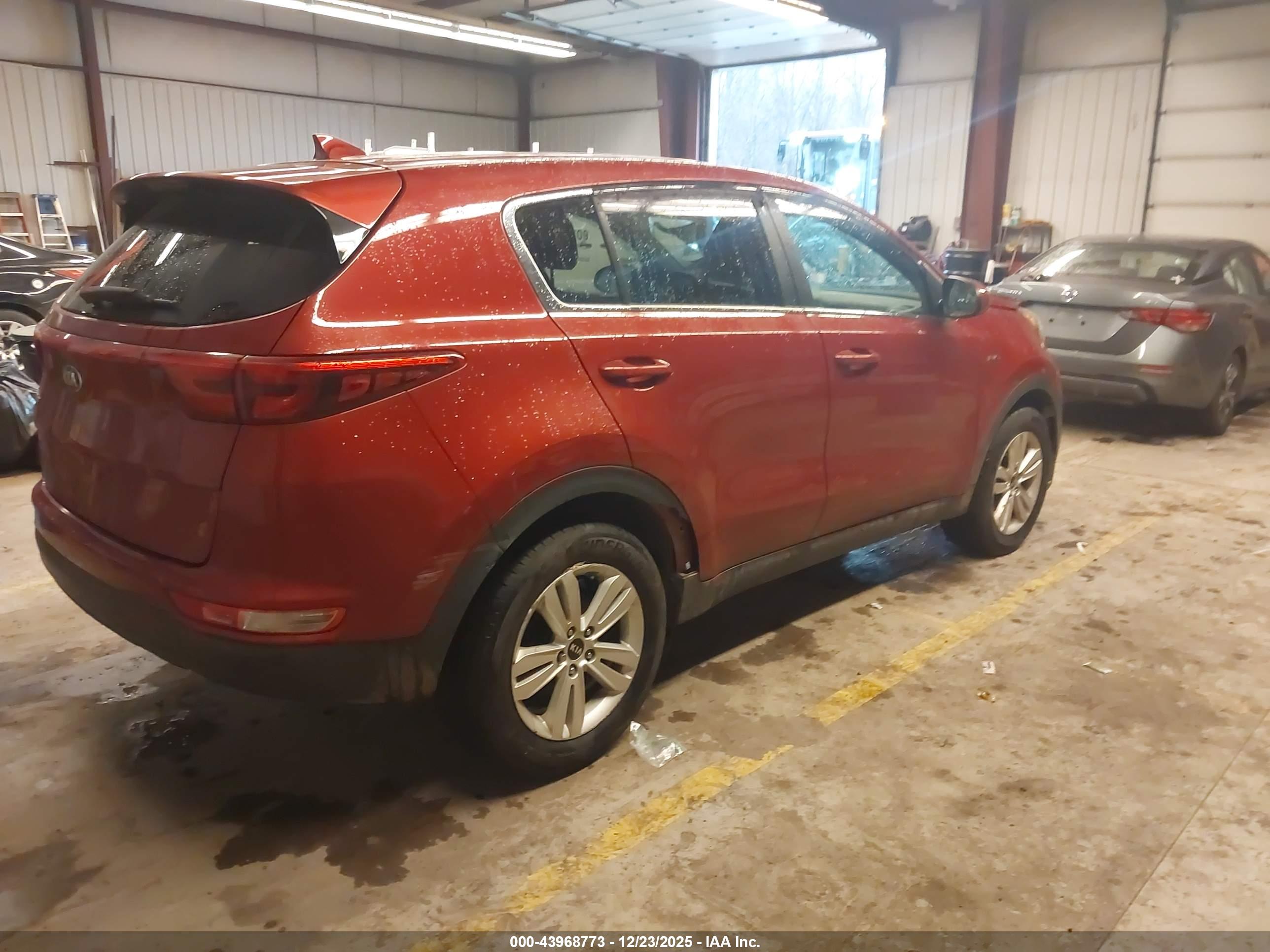 KIA SPORTAGE image 4