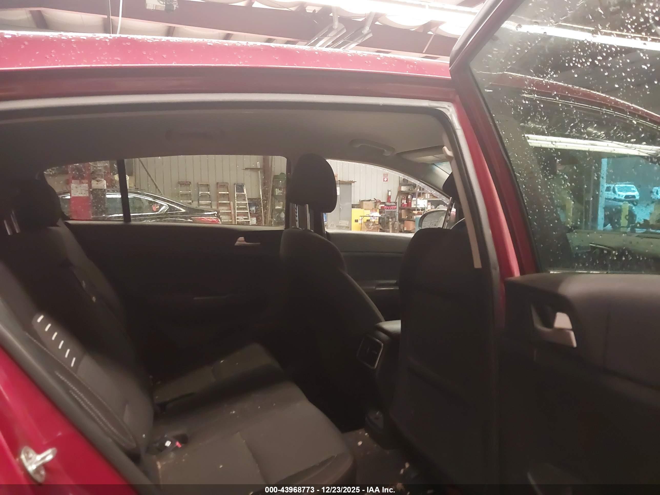 KIA SPORTAGE image 8