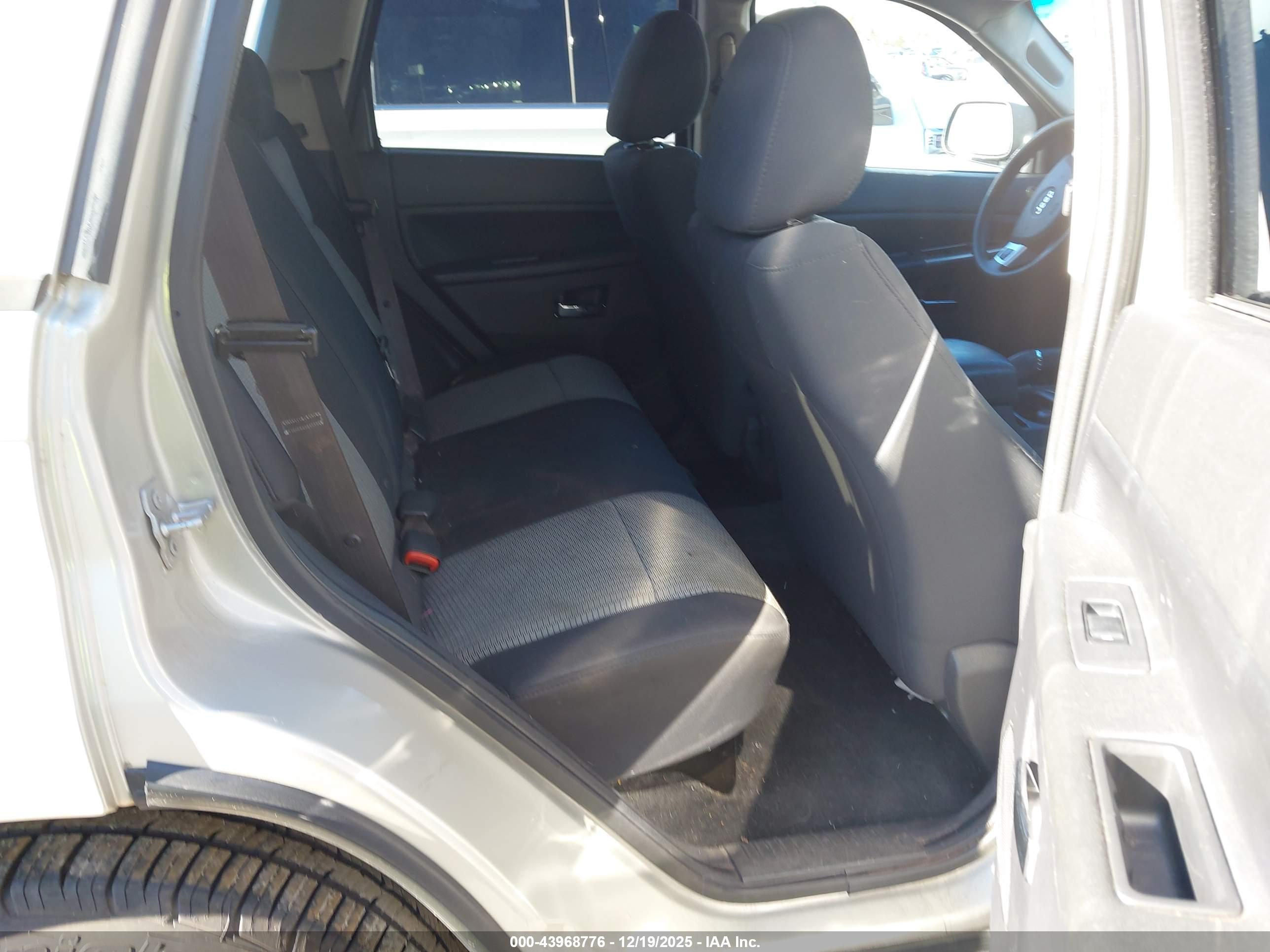JEEP GRAND image 8