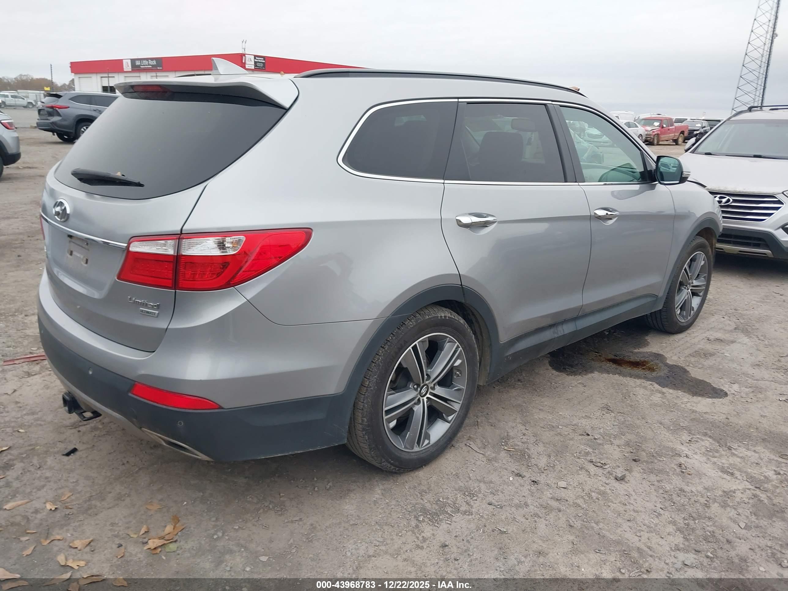 HYUNDAI SANTA image 4