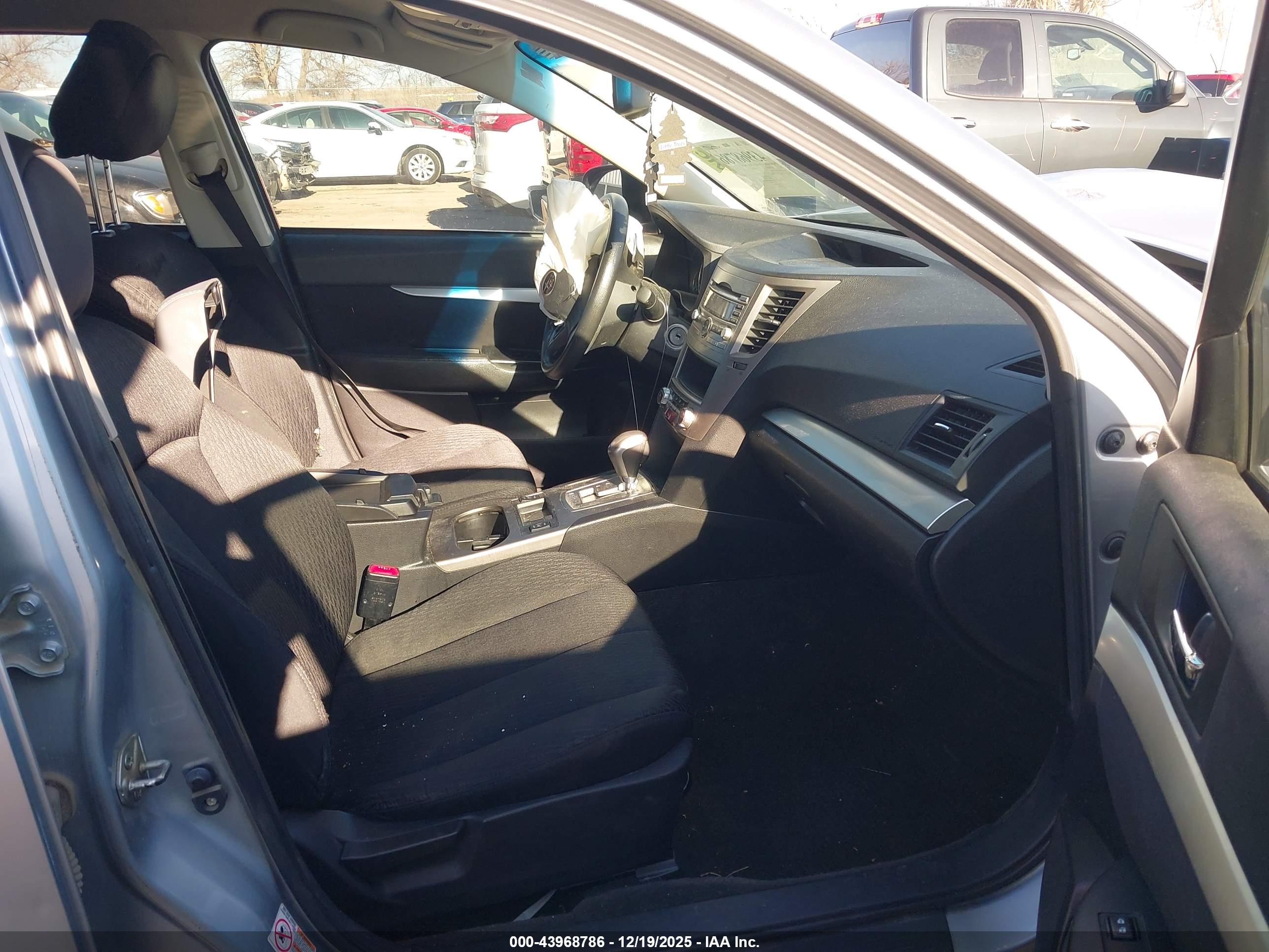 SUBARU LEGACY image 5