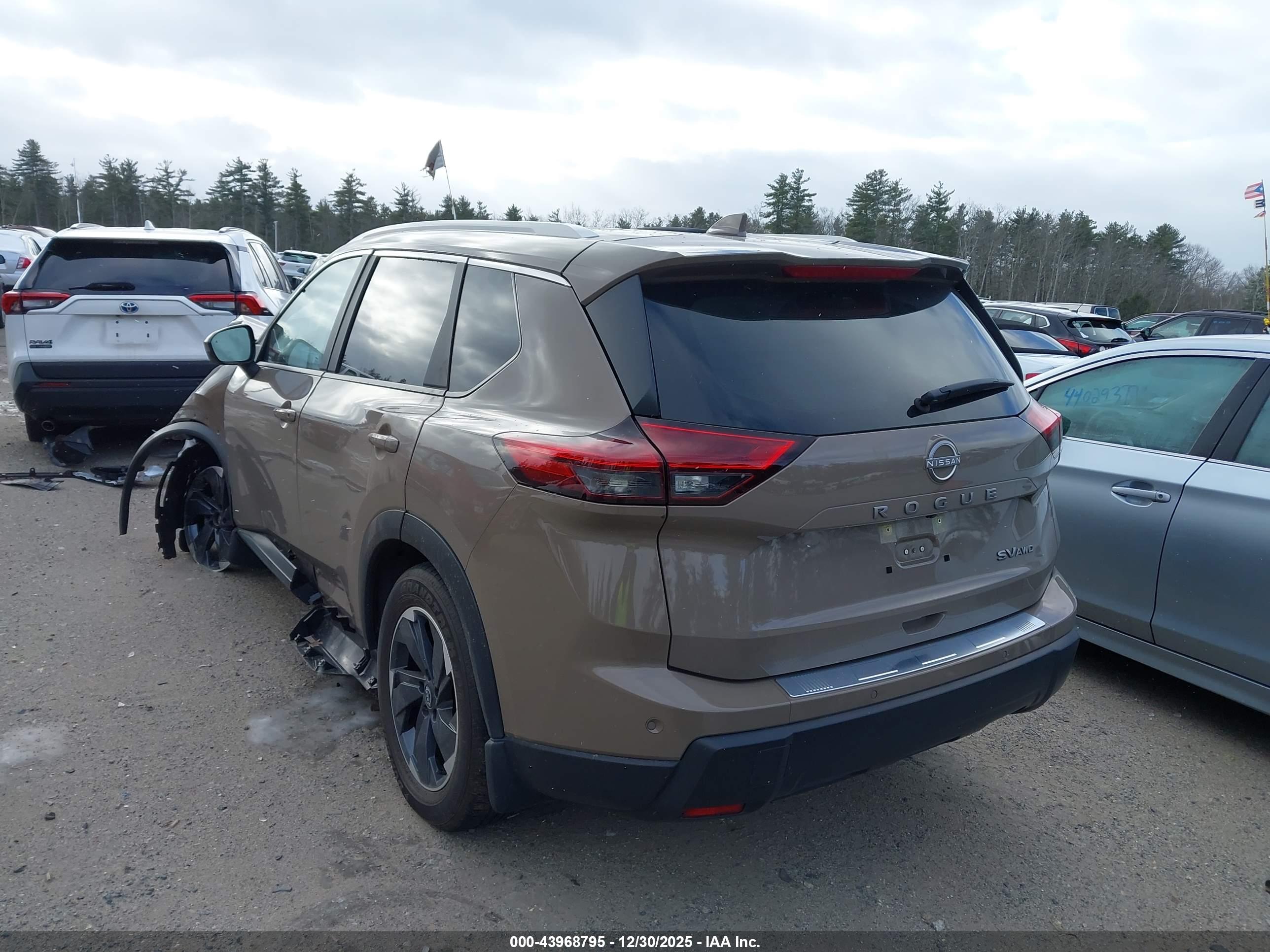 NISSAN ROGUE image 3