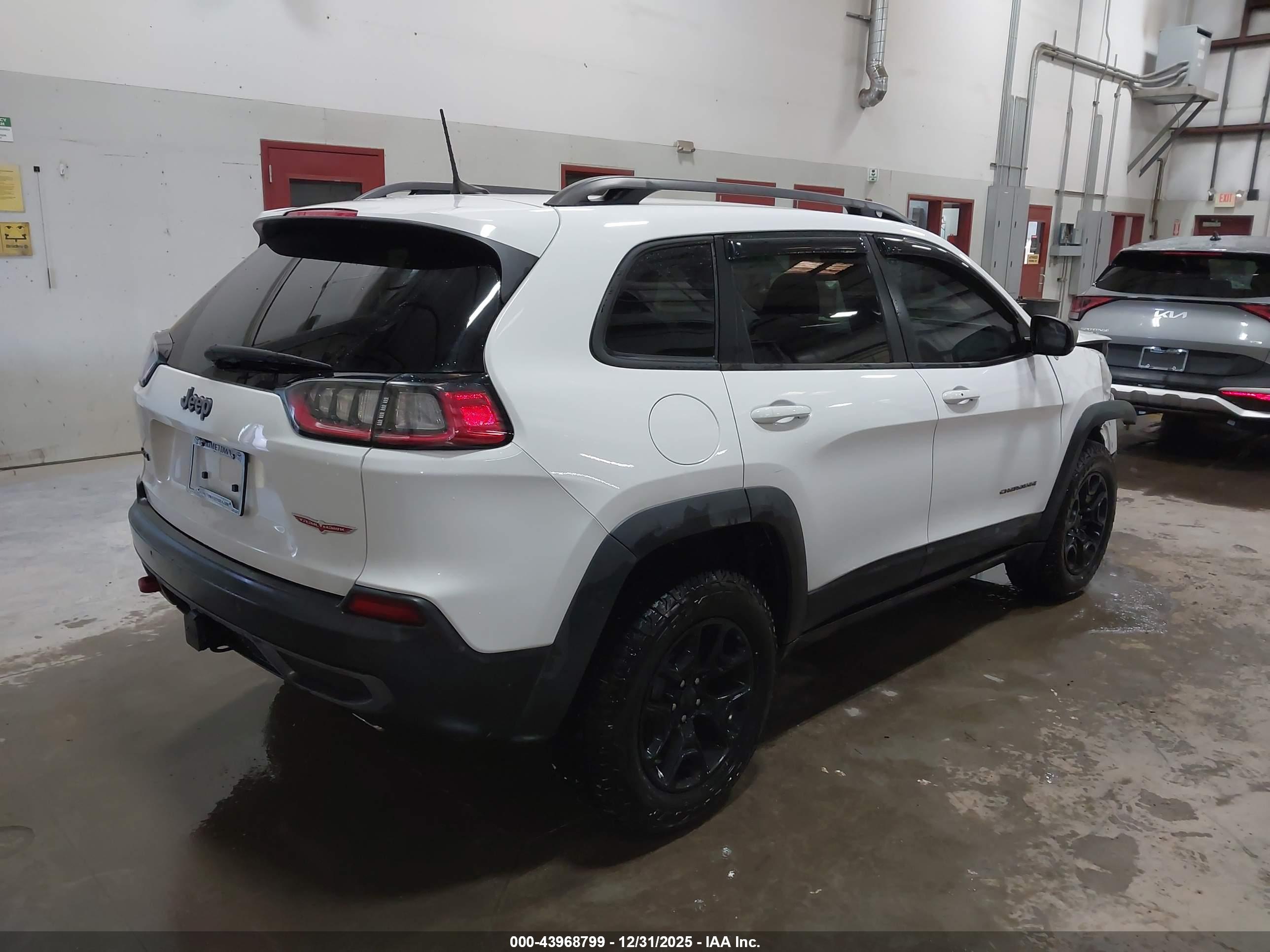 JEEP CHEROKEE image 4