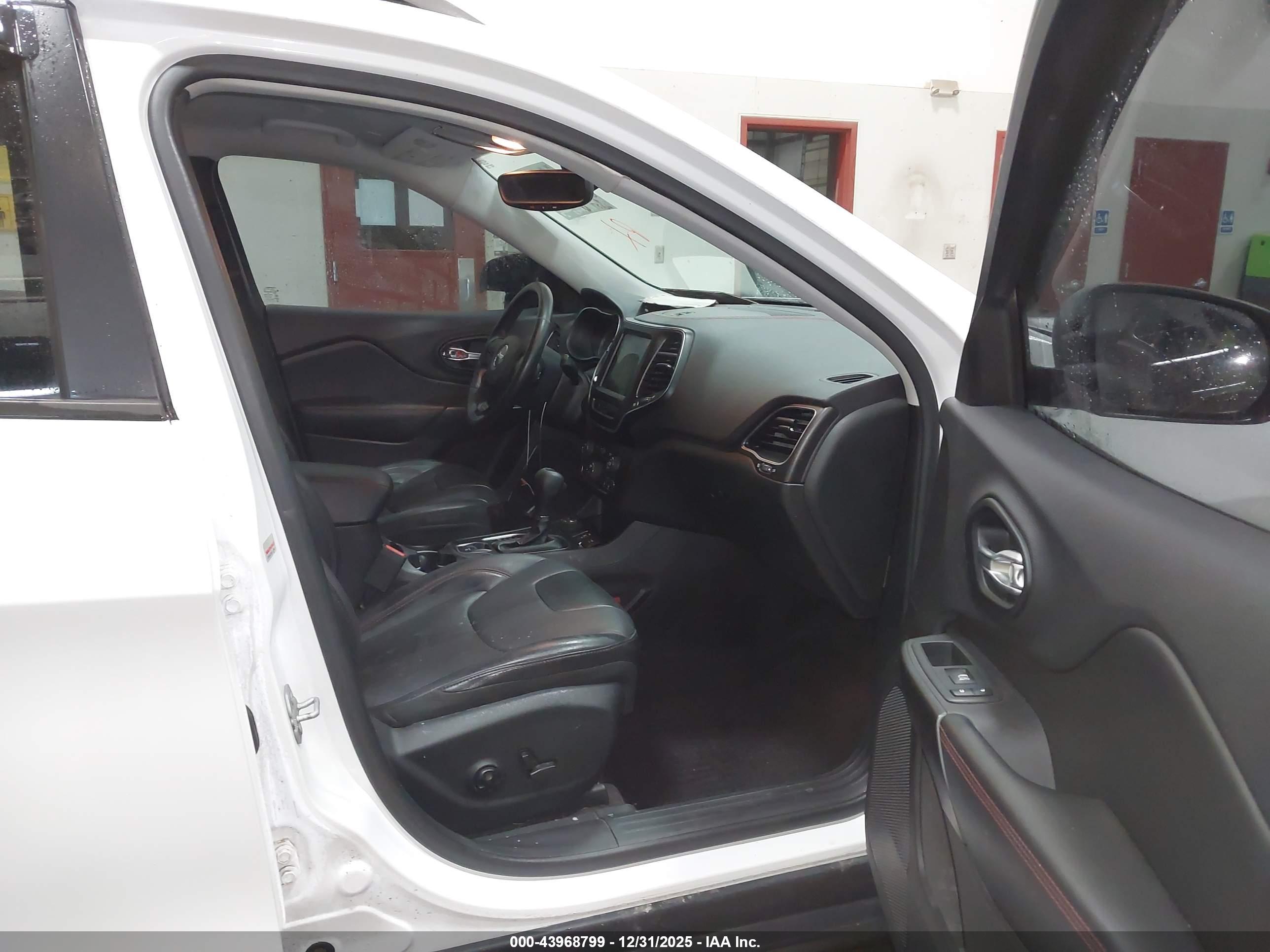 JEEP CHEROKEE image 5