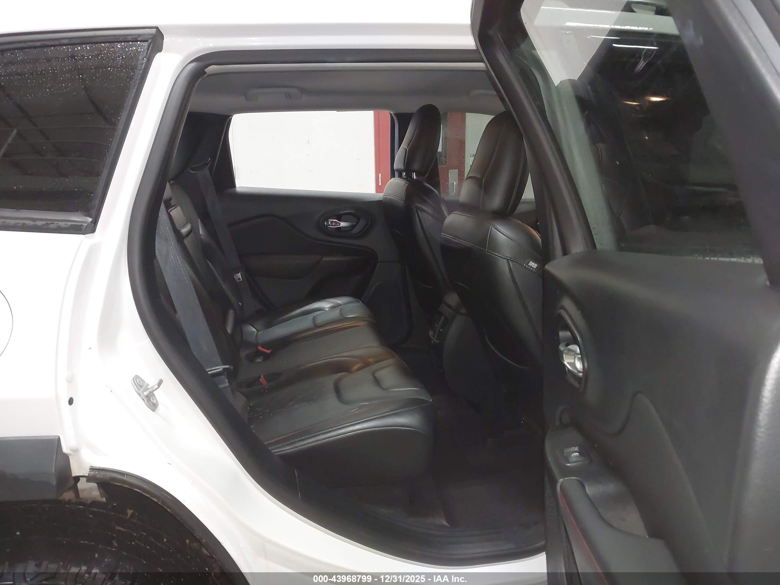 JEEP CHEROKEE image 8
