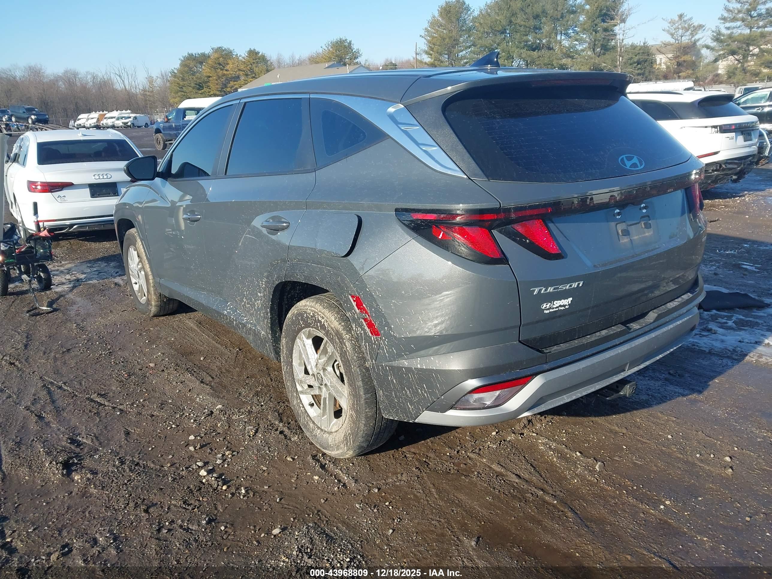 HYUNDAI TUCSON image 3