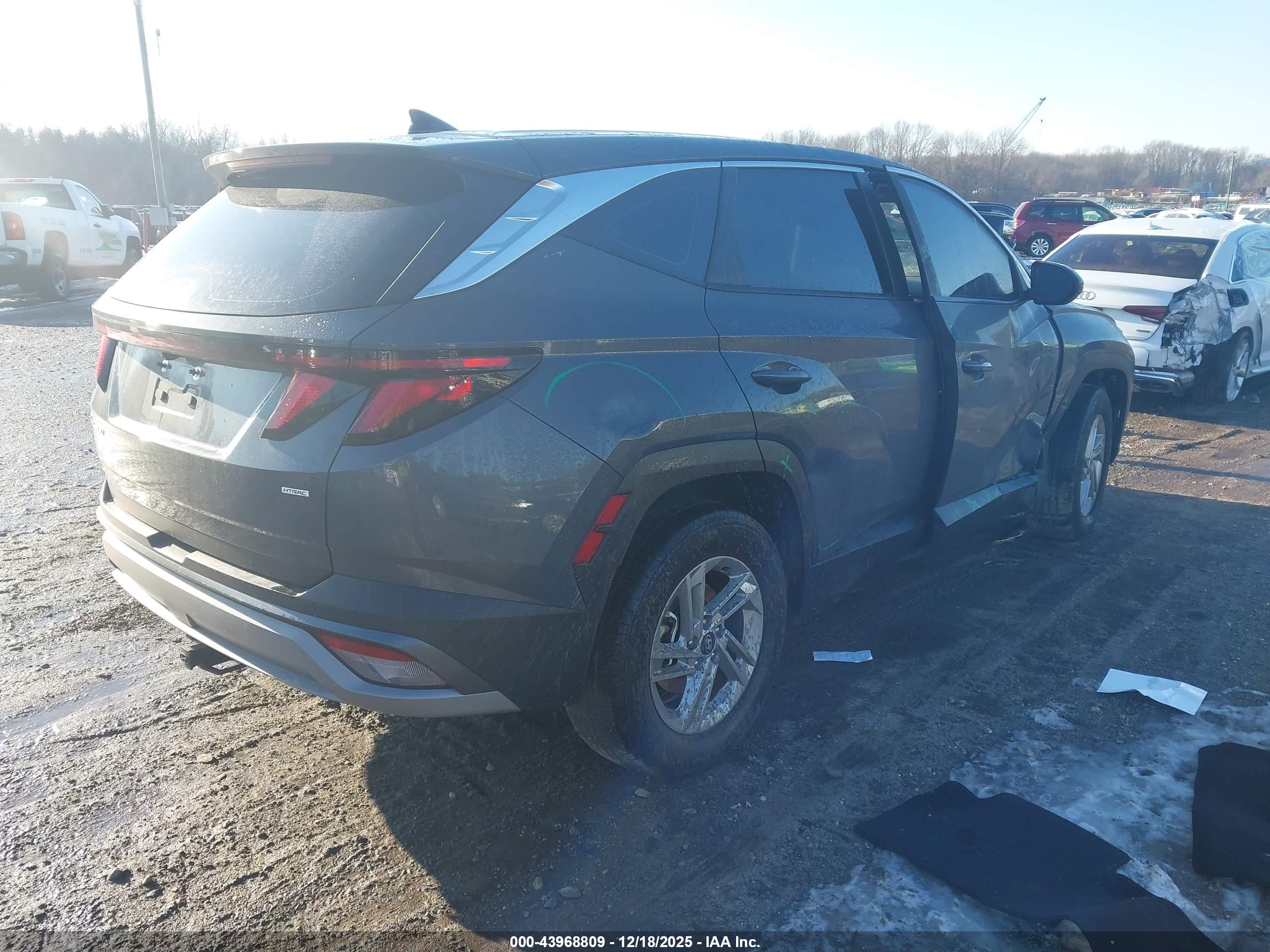 HYUNDAI TUCSON image 4