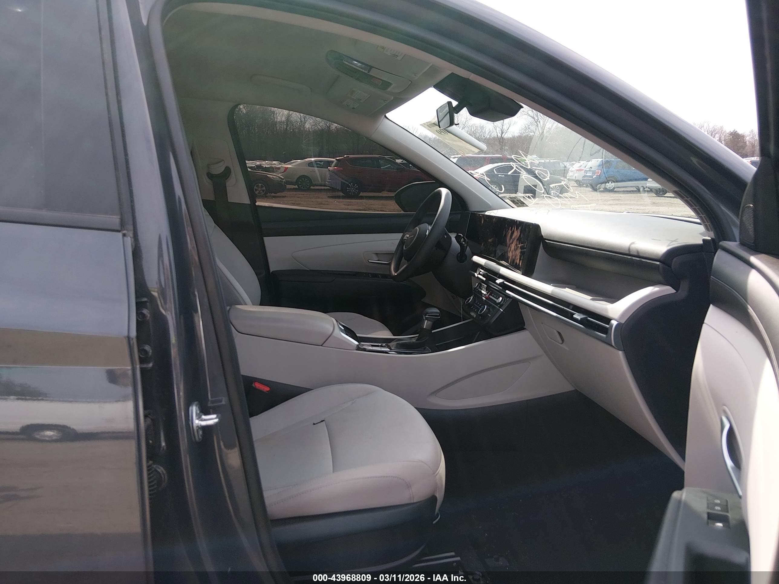 HYUNDAI TUCSON image 5