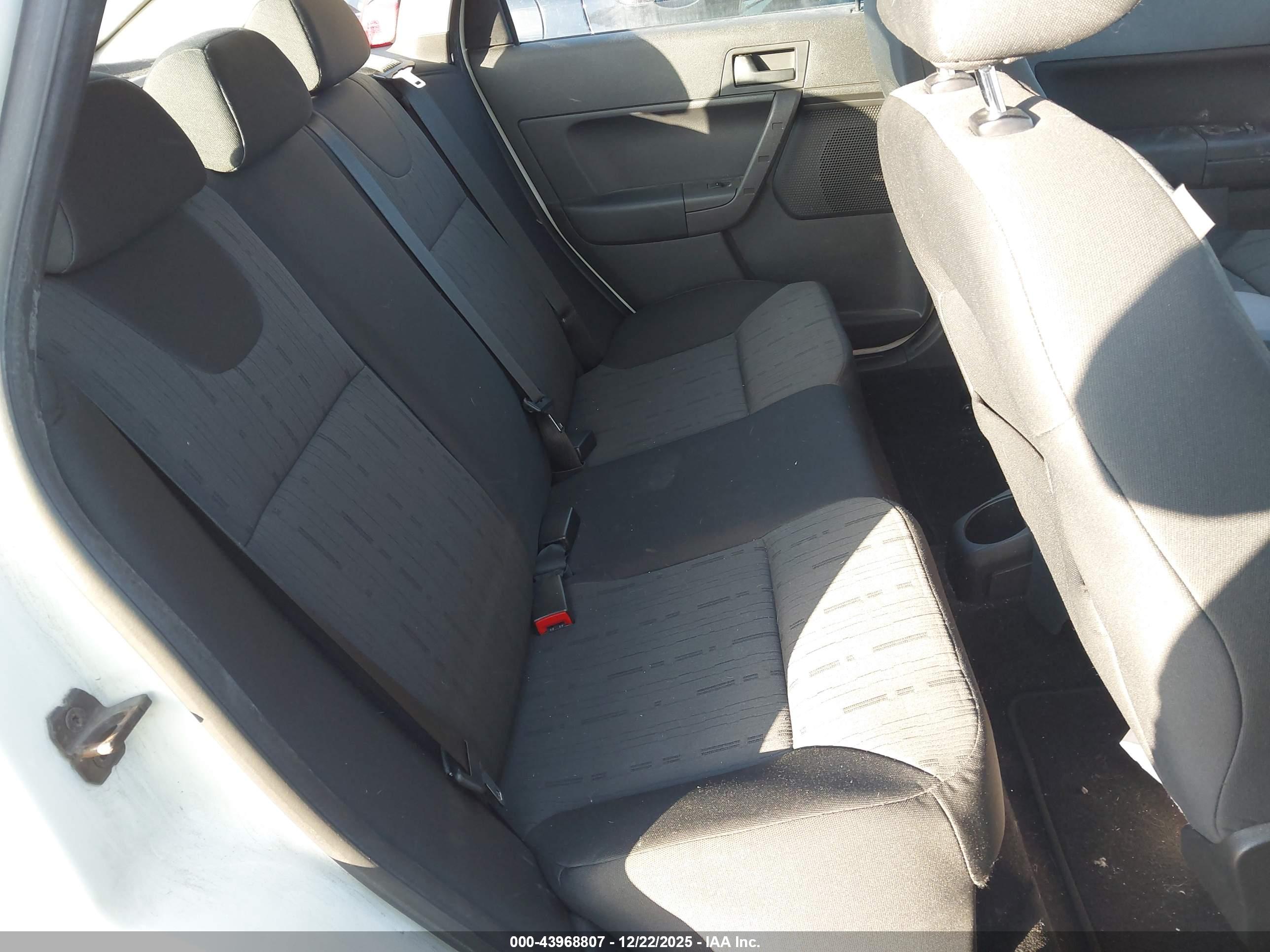 FORD FOCUS image 8
