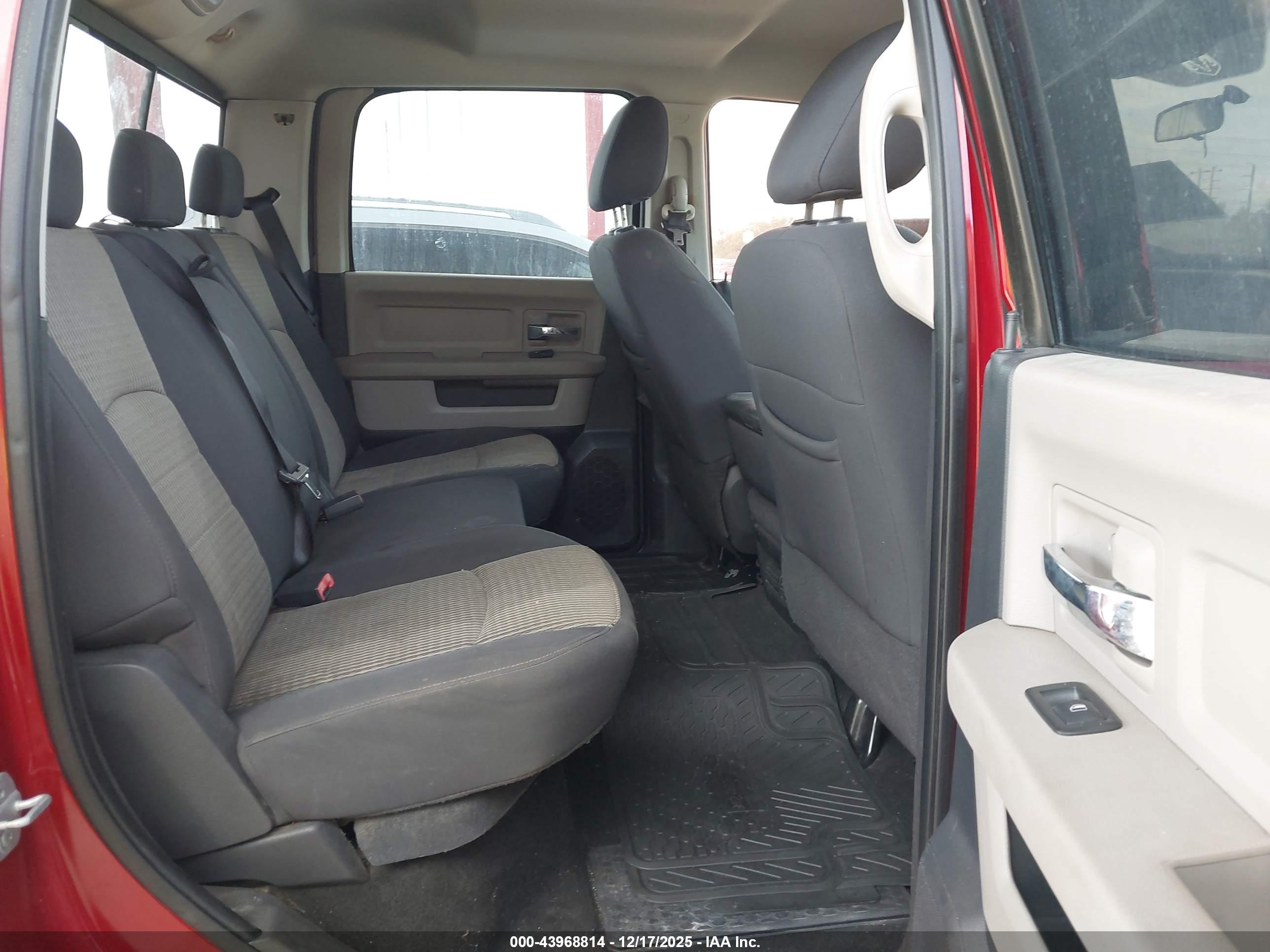 DODGE RAM image 8