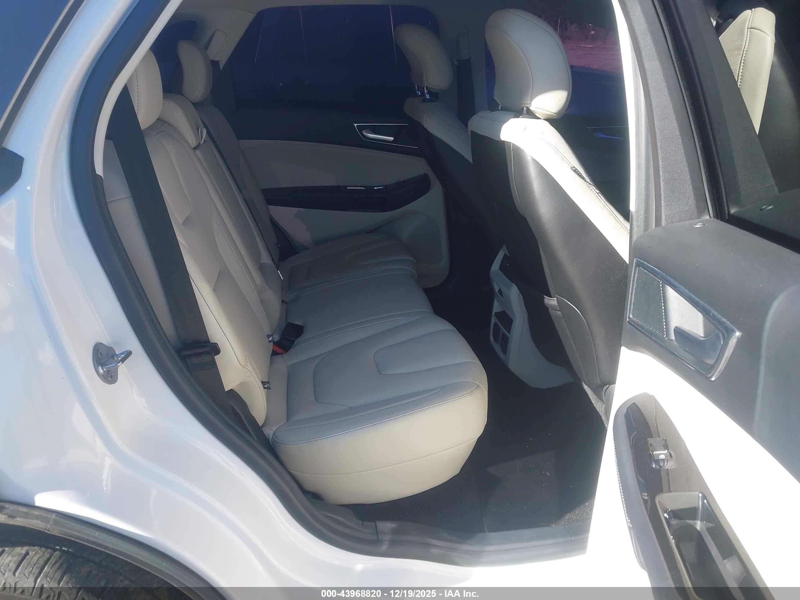 FORD EDGE image 8