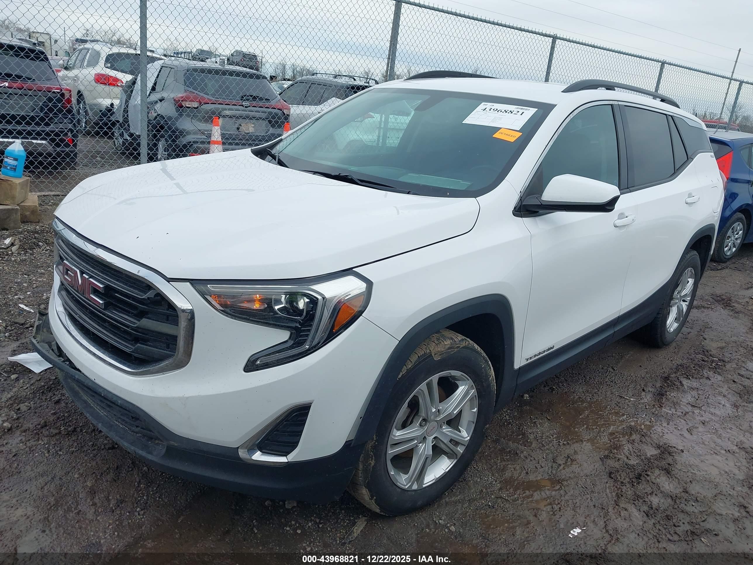 GMC TERRAIN image 2