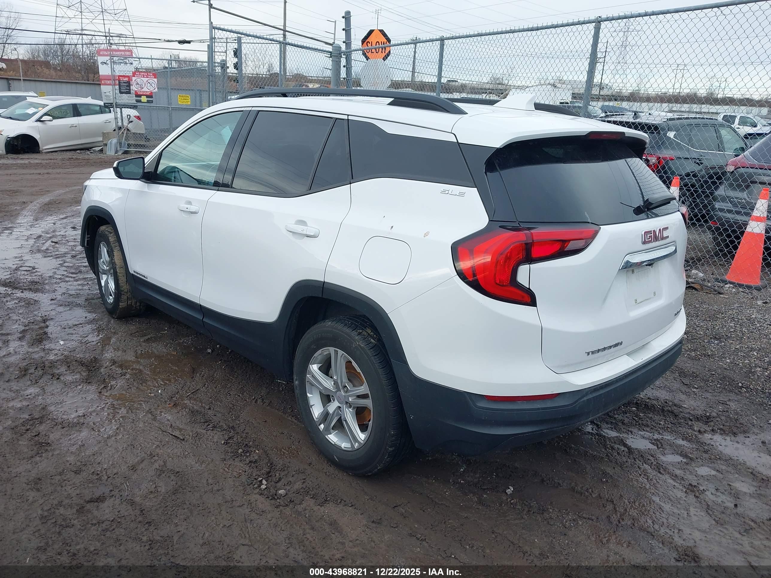 GMC TERRAIN image 3