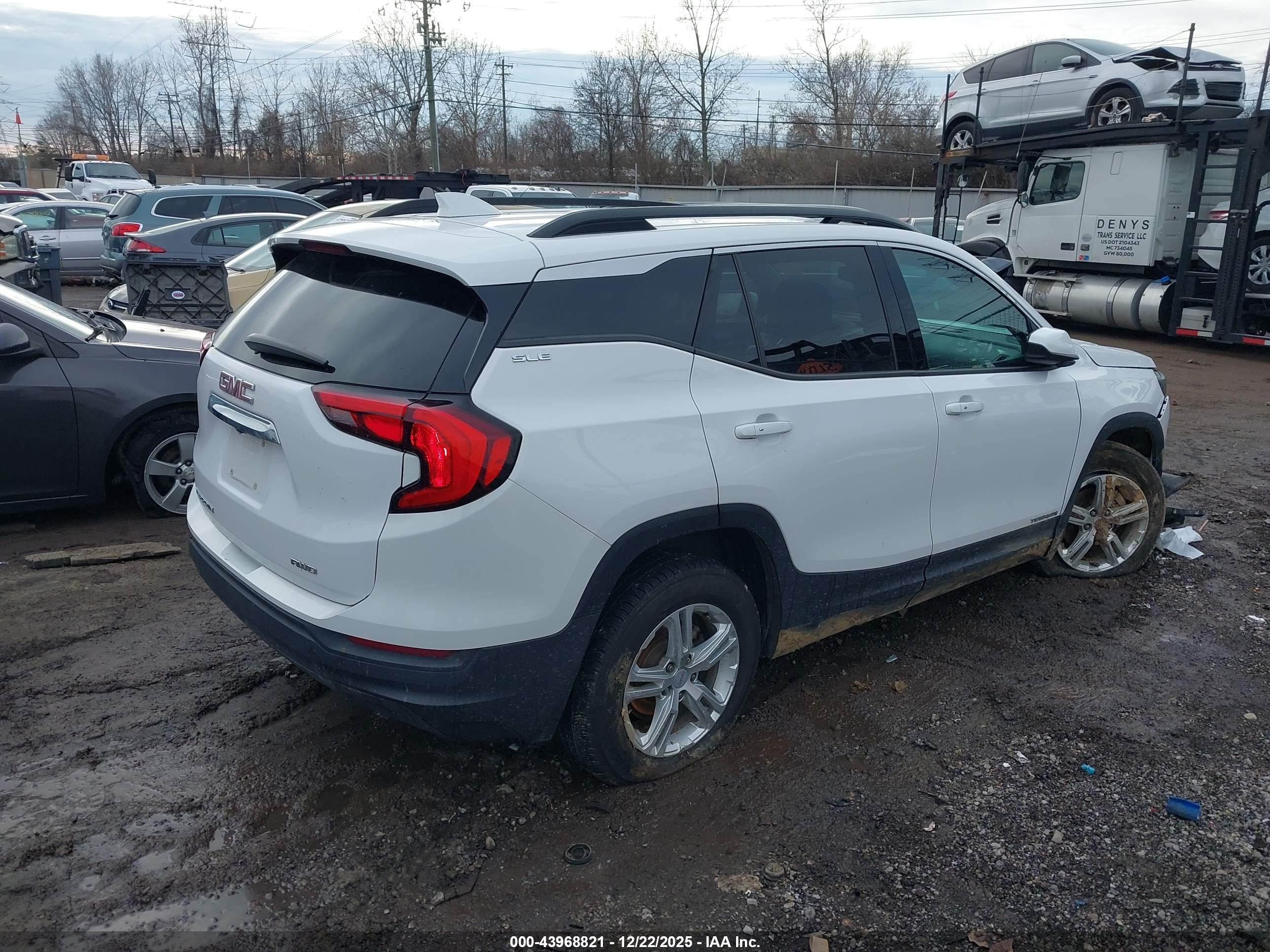 GMC TERRAIN image 4