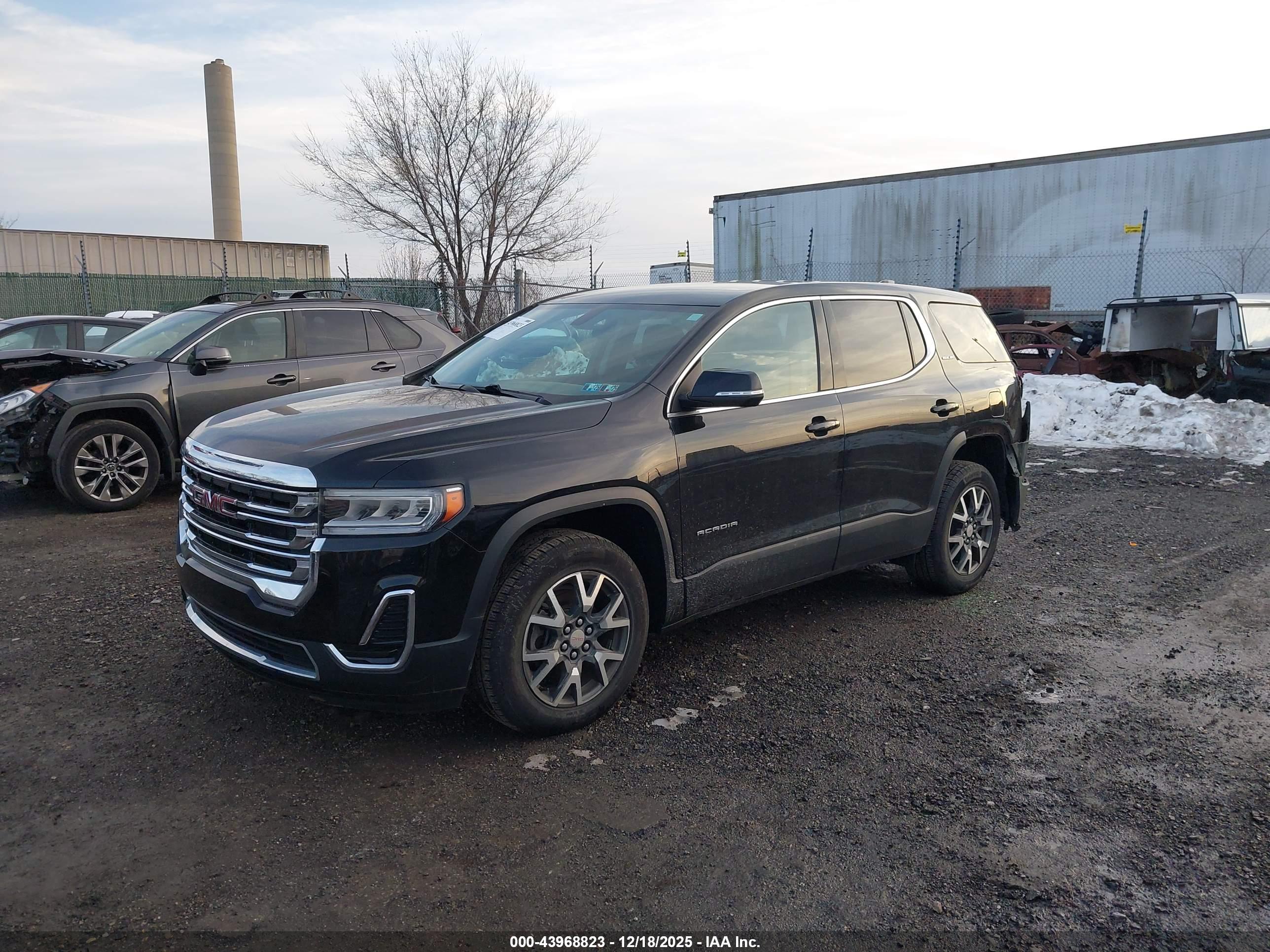 GMC ACADIA image 2