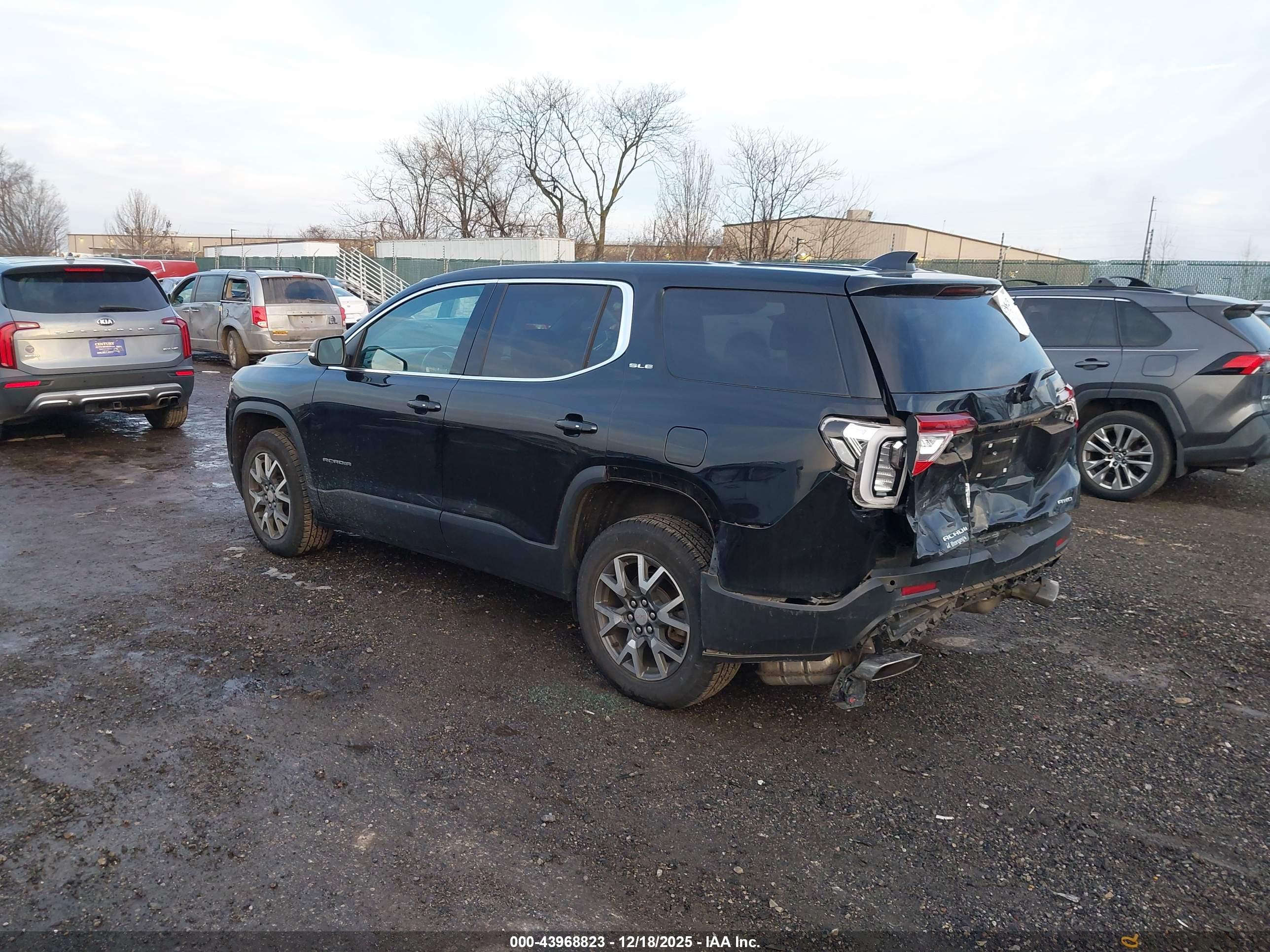 GMC ACADIA image 3