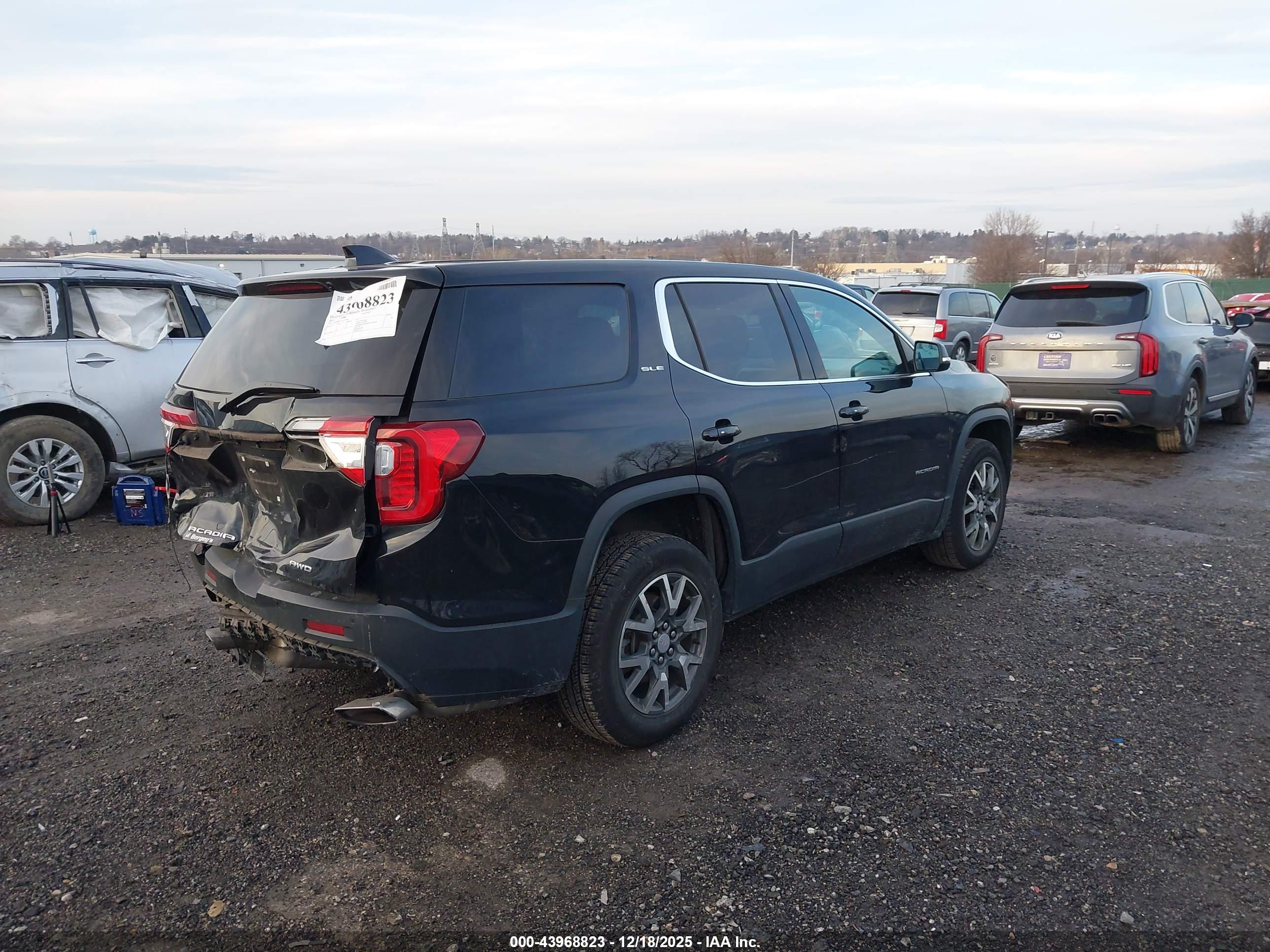 GMC ACADIA image 4