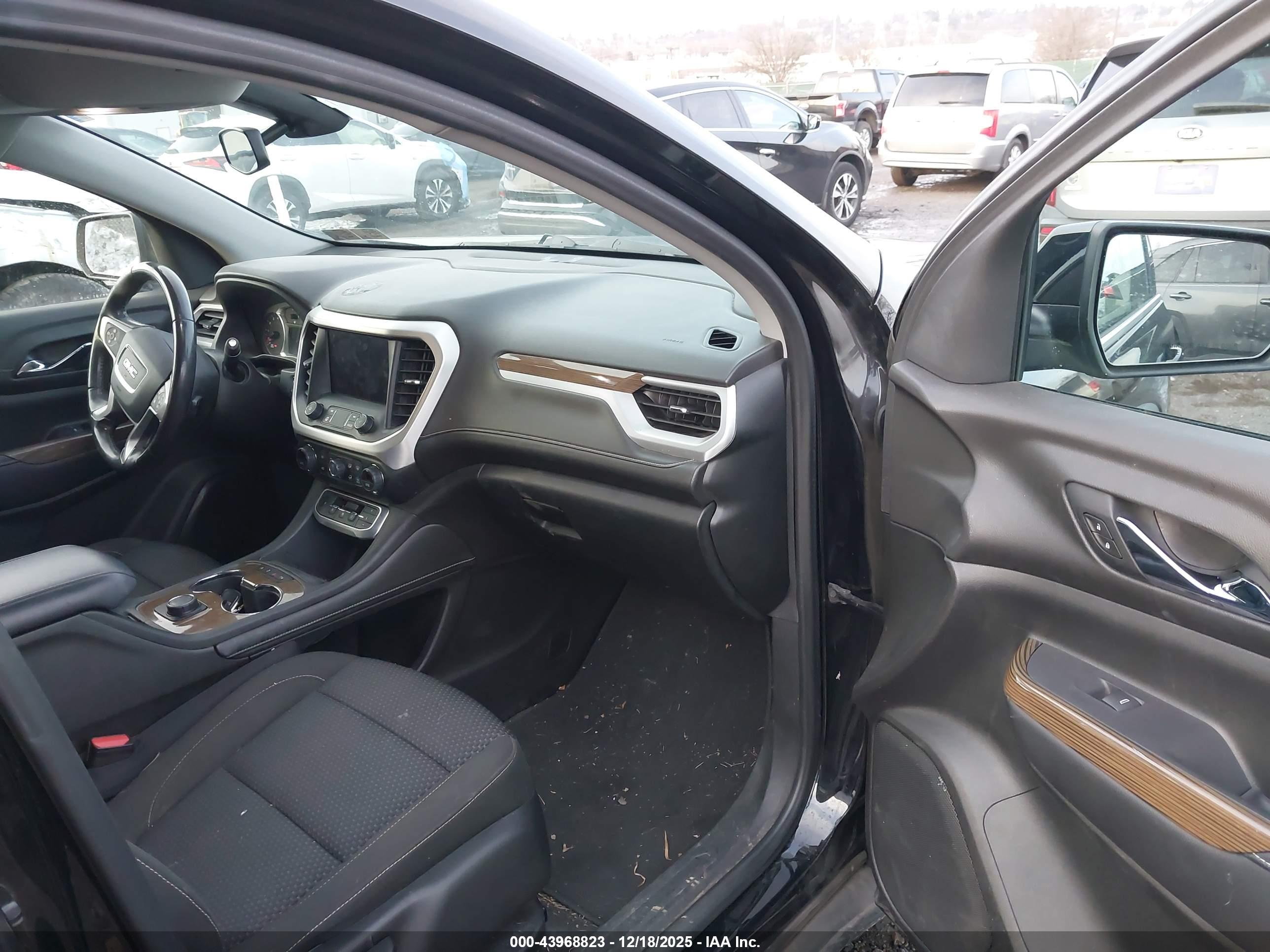GMC ACADIA image 5