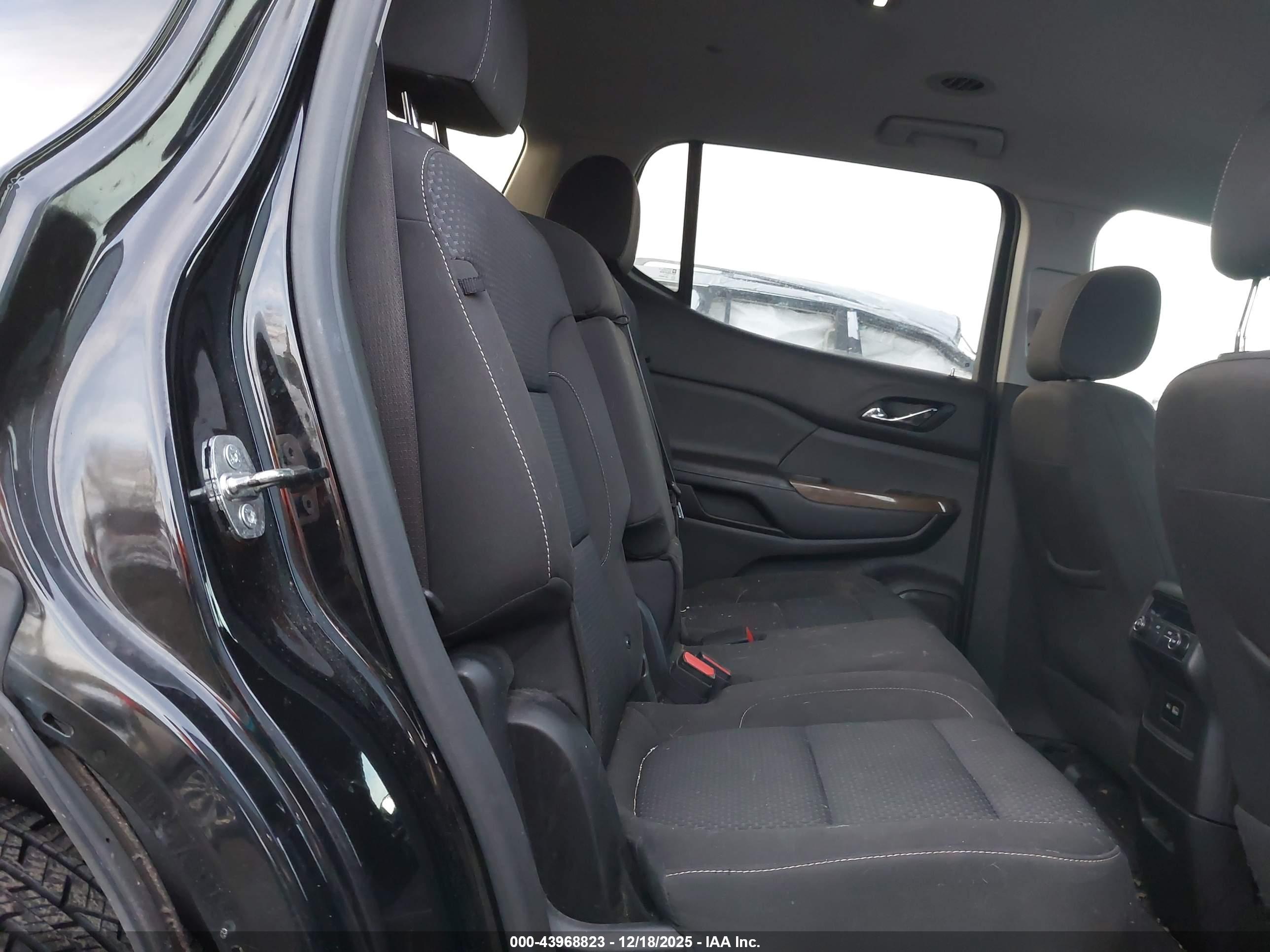 GMC ACADIA image 8