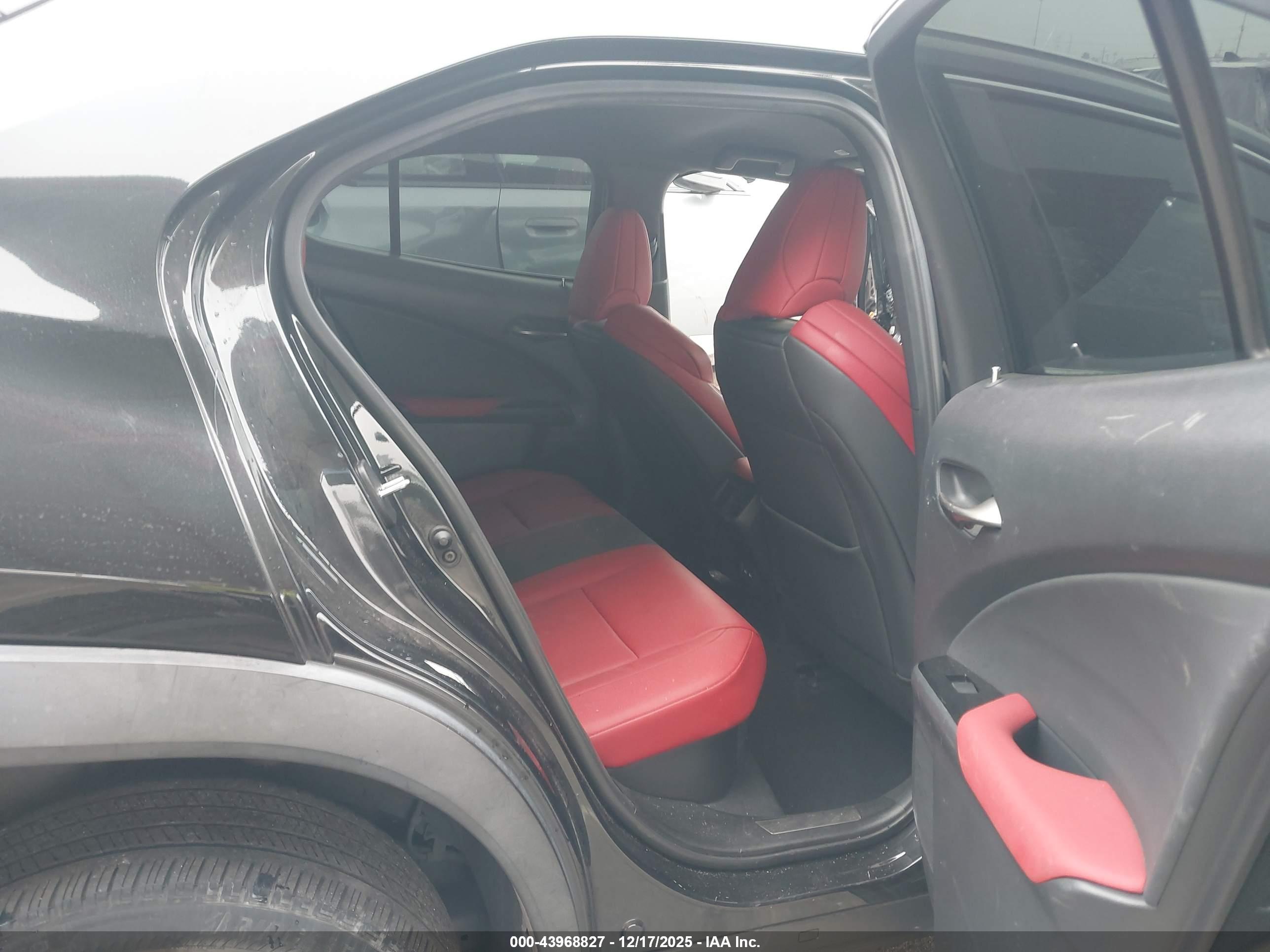 LEXUS UX image 8
